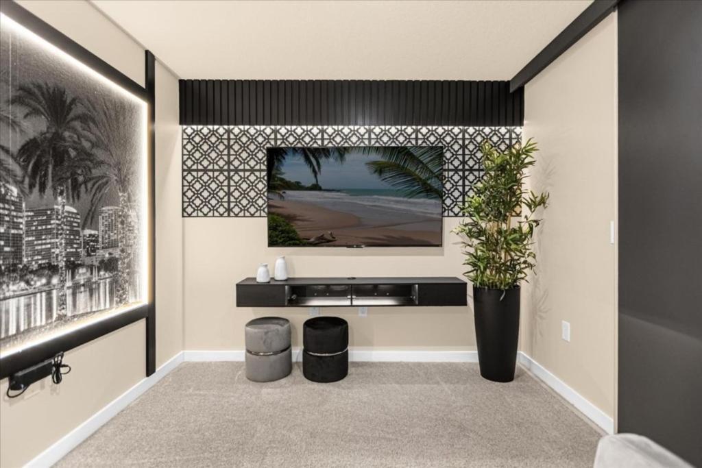 3 Bedrooms- 3 Bathrooms- The Hub 3205 Tt Orlando