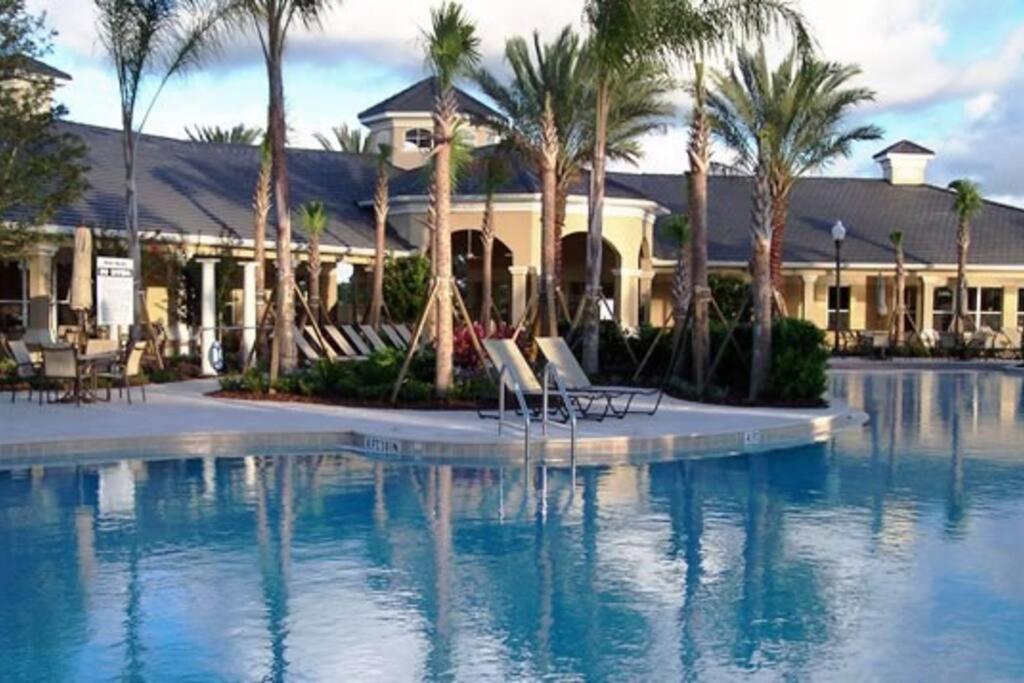 Guardians Theater 5br W Pool Hot Tub *