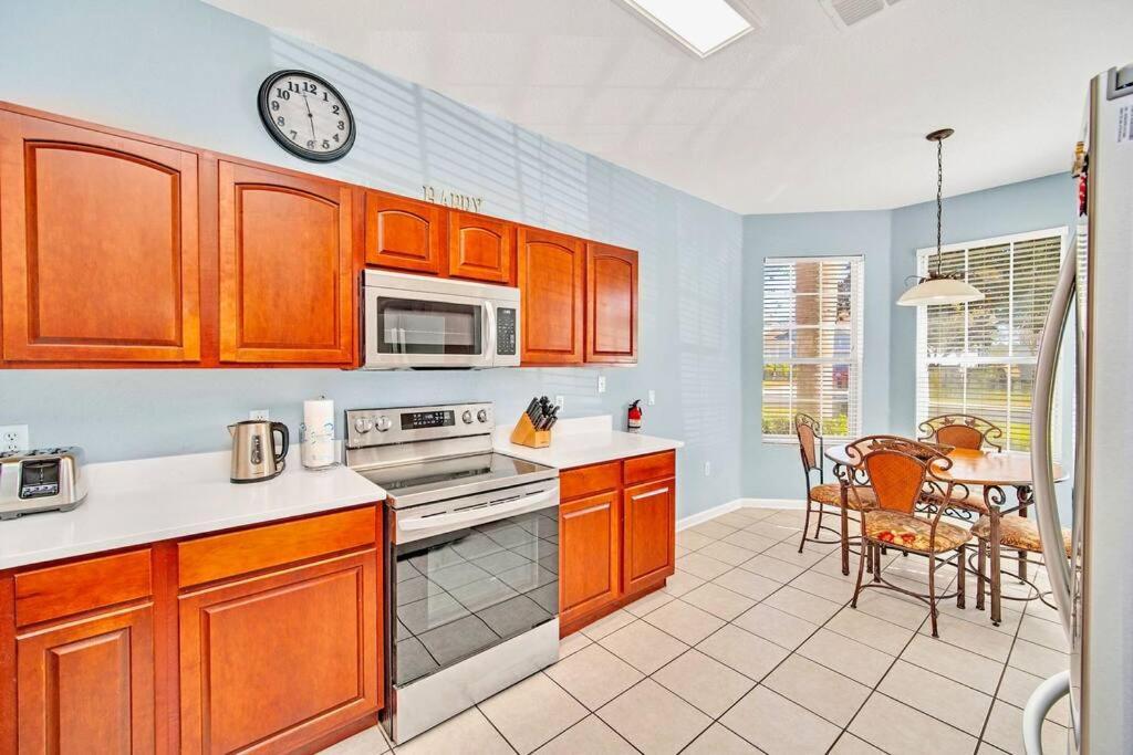 Guardians Theater 5br W Pool Hot Tub