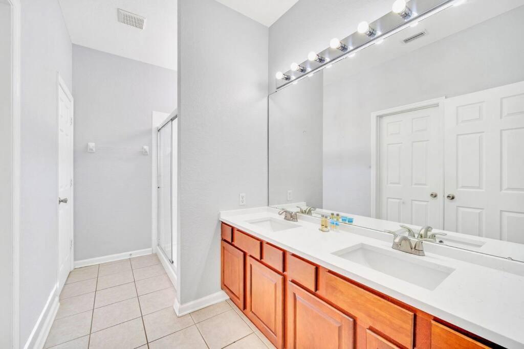 Villa Guardians Theater 5br W Pool Hot Tub