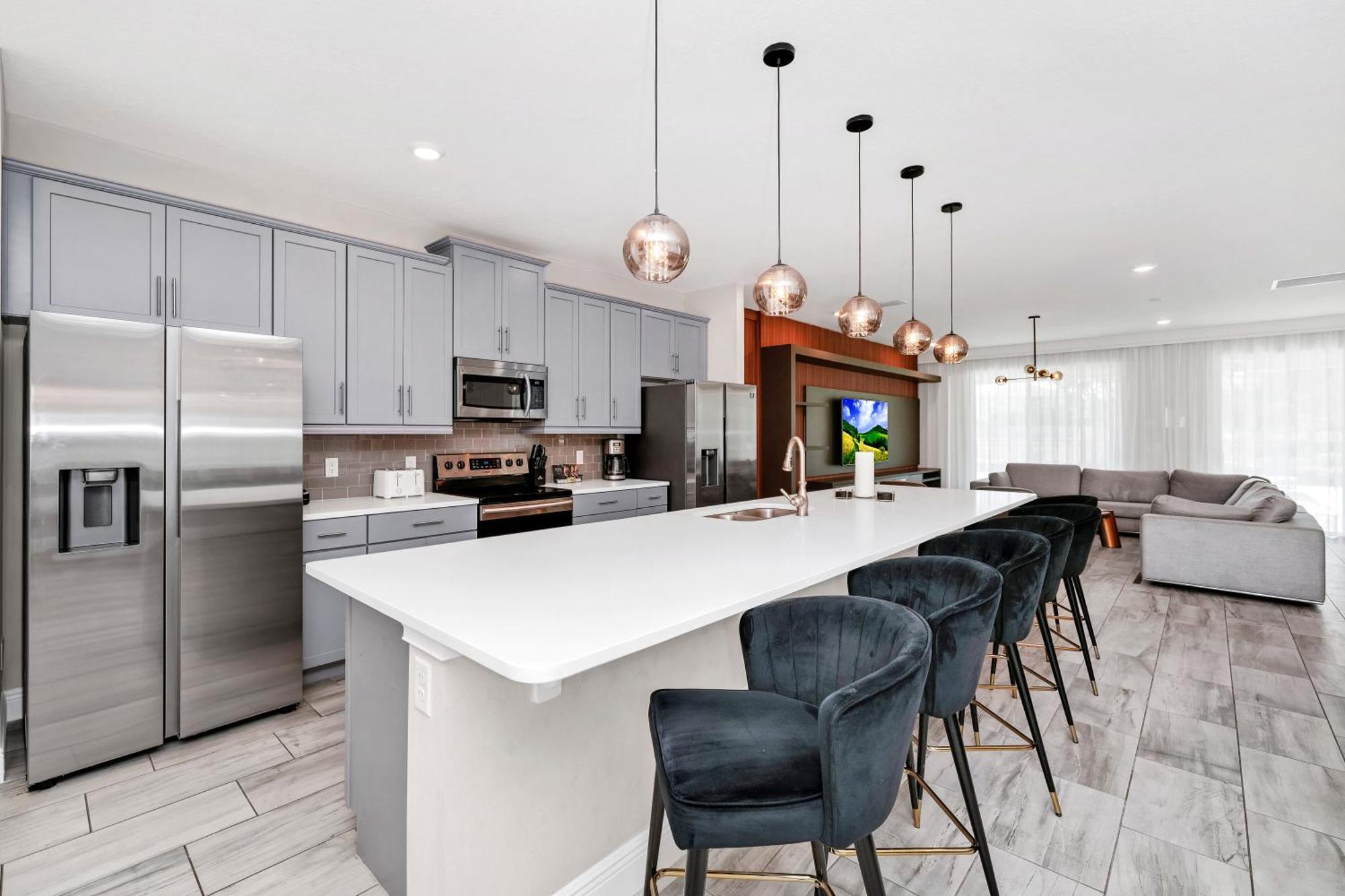 Elite With Private Pool & Amenities By Rentyl Near - 200a Holiday home *
