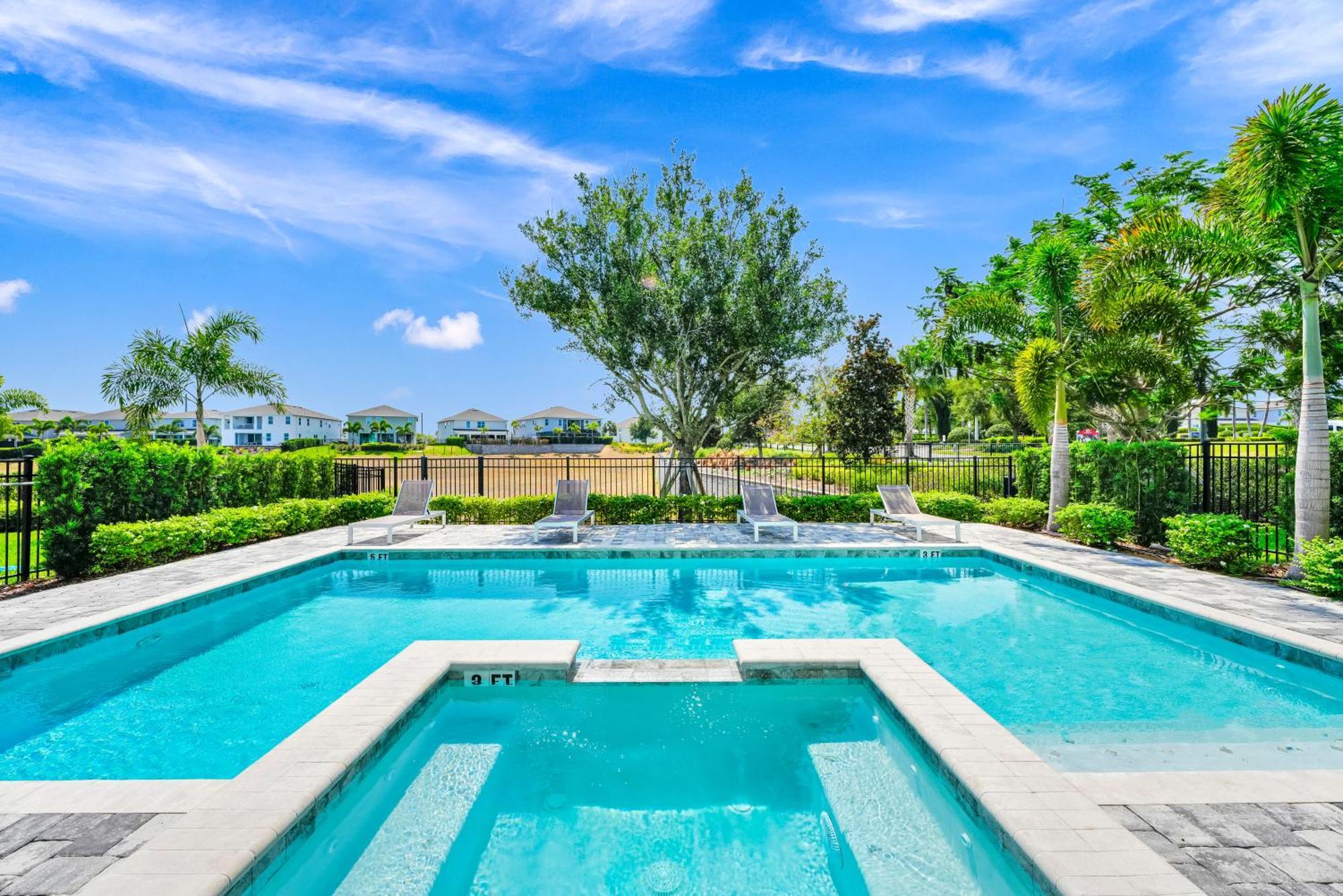 Elite With Private Pool & Amenities By Rentyl Near - 200a *