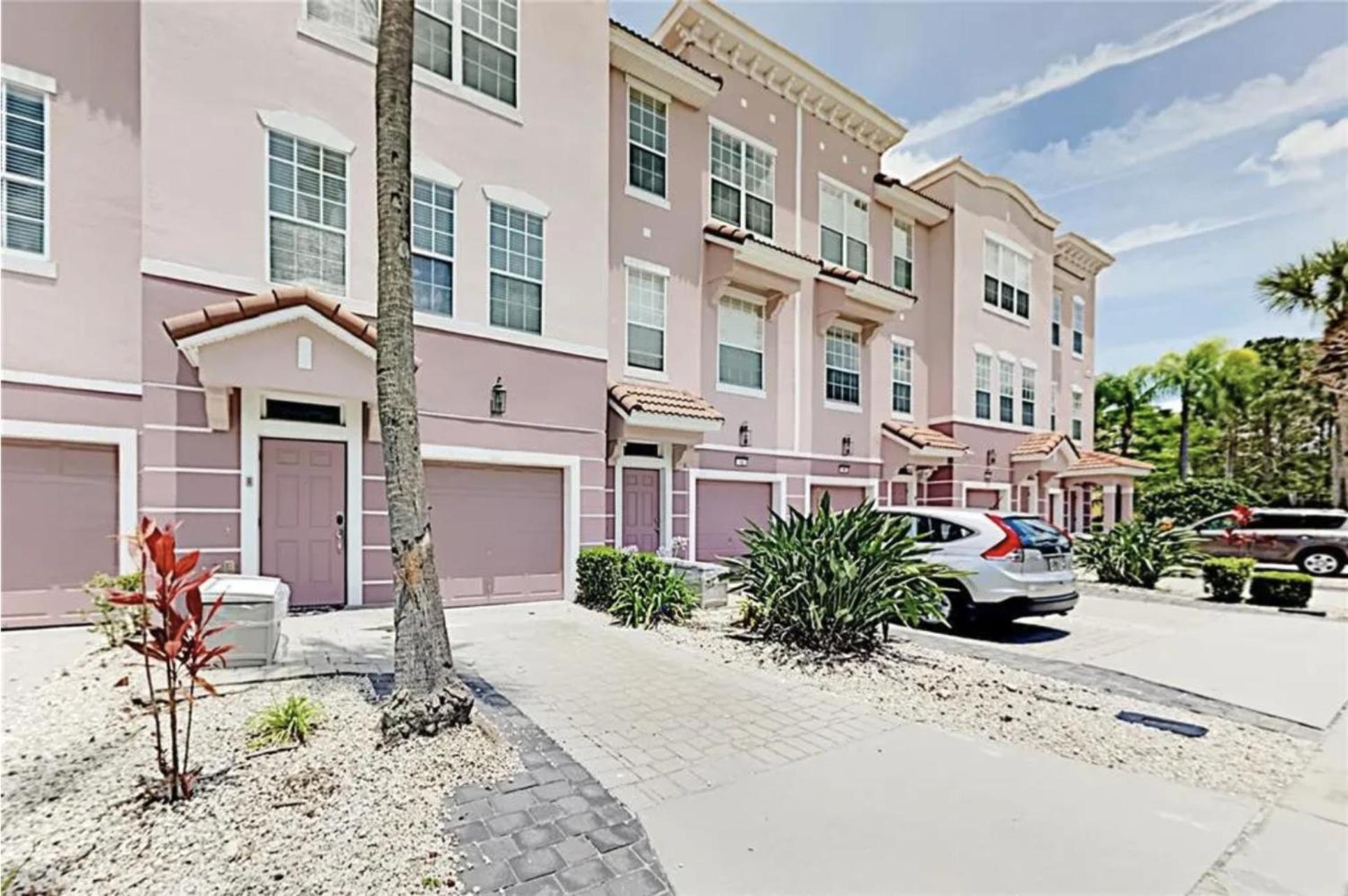 Apartment Beautiful Family Townhome, Near The Parks - 8000-104 *