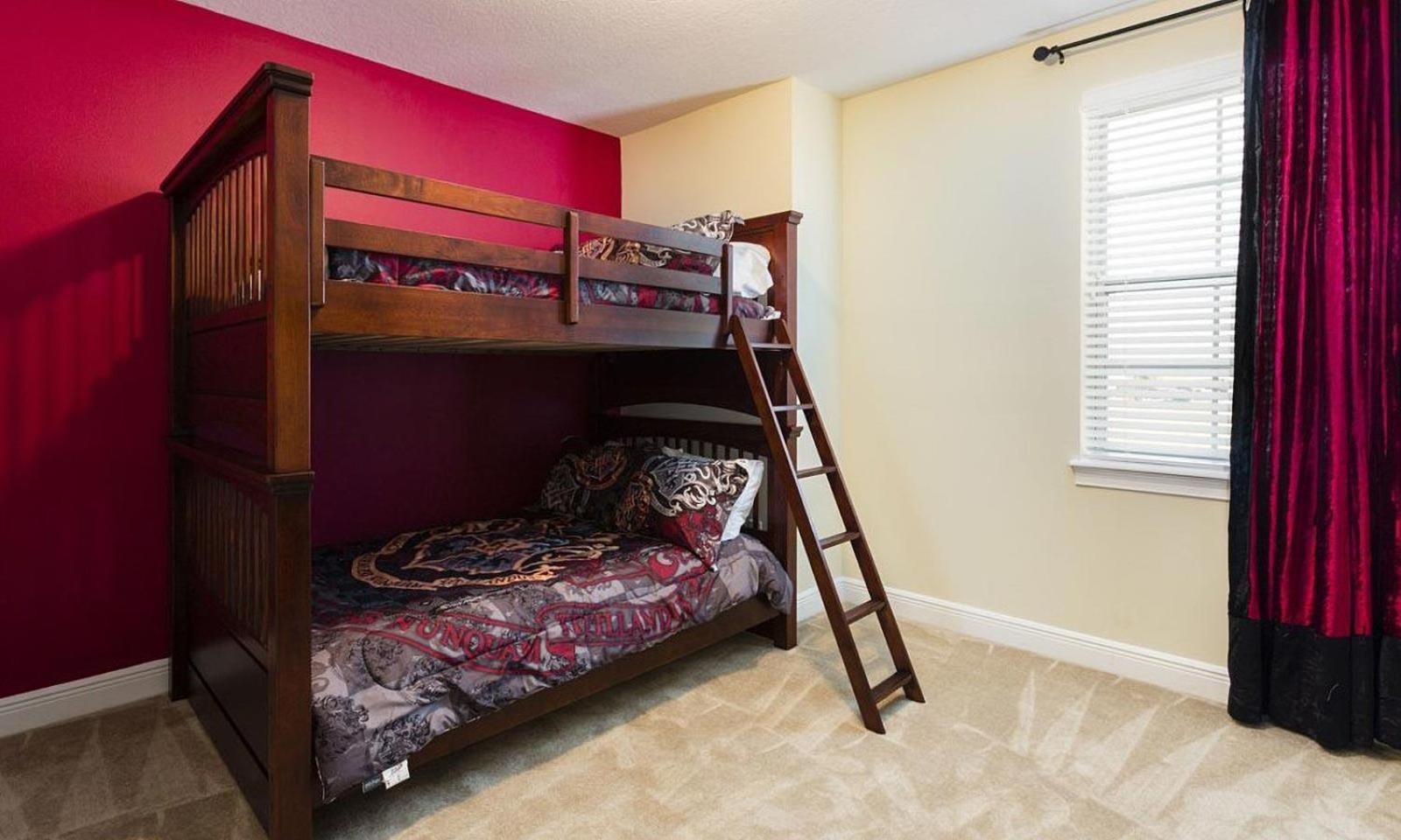 Sun-filled 10 Bdrm House With Backyard Pool At Encore Holiday home Orlando