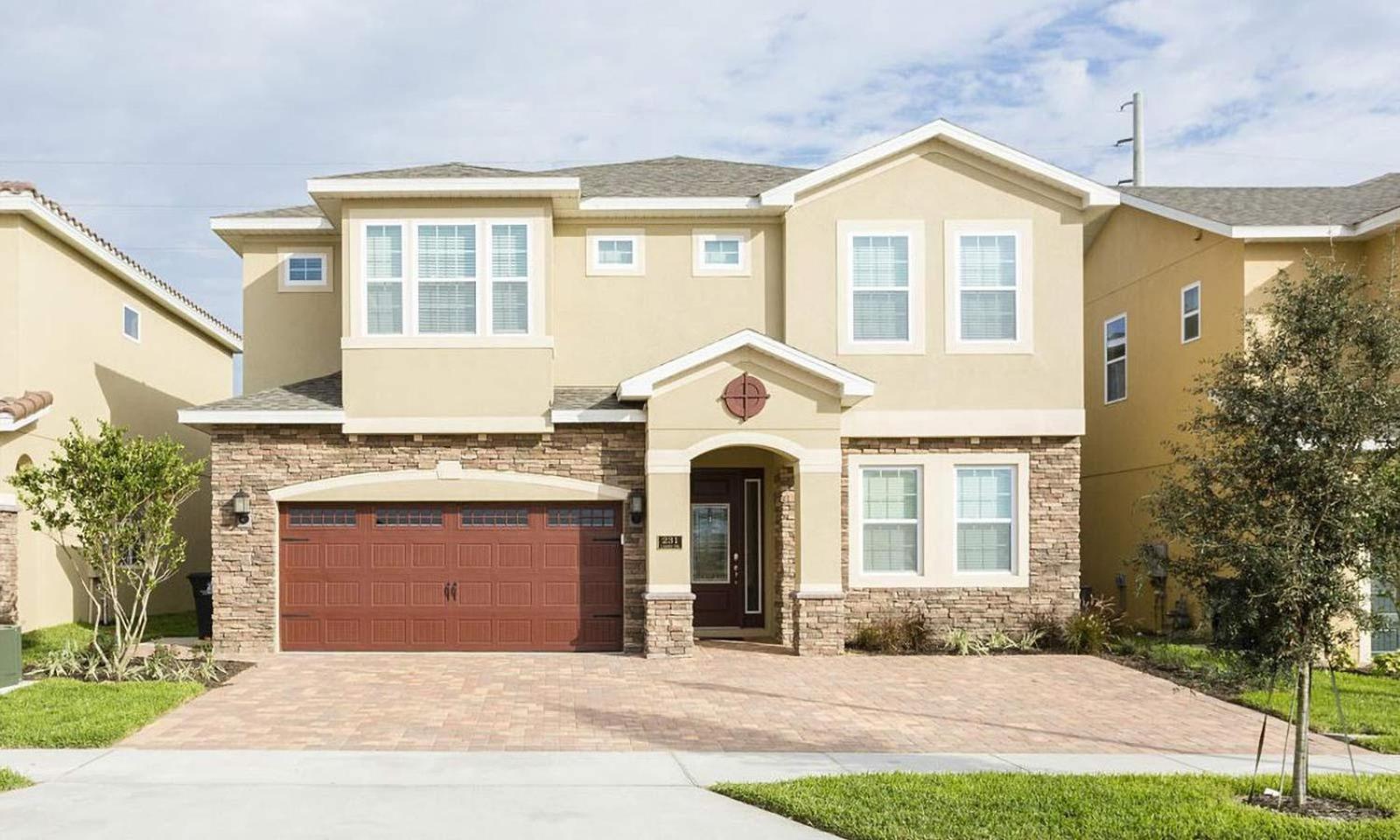 Sun-filled 10 Bdrm House With Backyard Pool At Encore