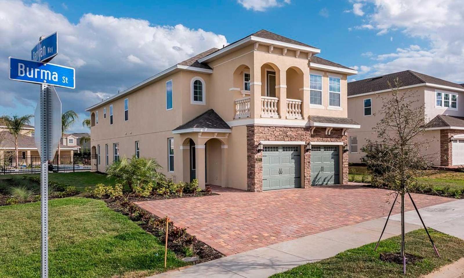 Holiday home Stunning 5 Bdrm Oasis With Upscale Private Pool At Encore *