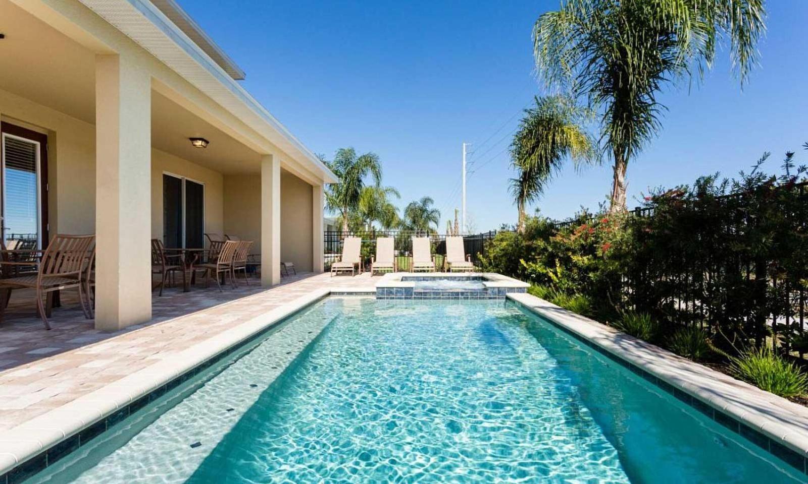 Sun-filled 10 Bdrm House With Backyard Pool At Encore *