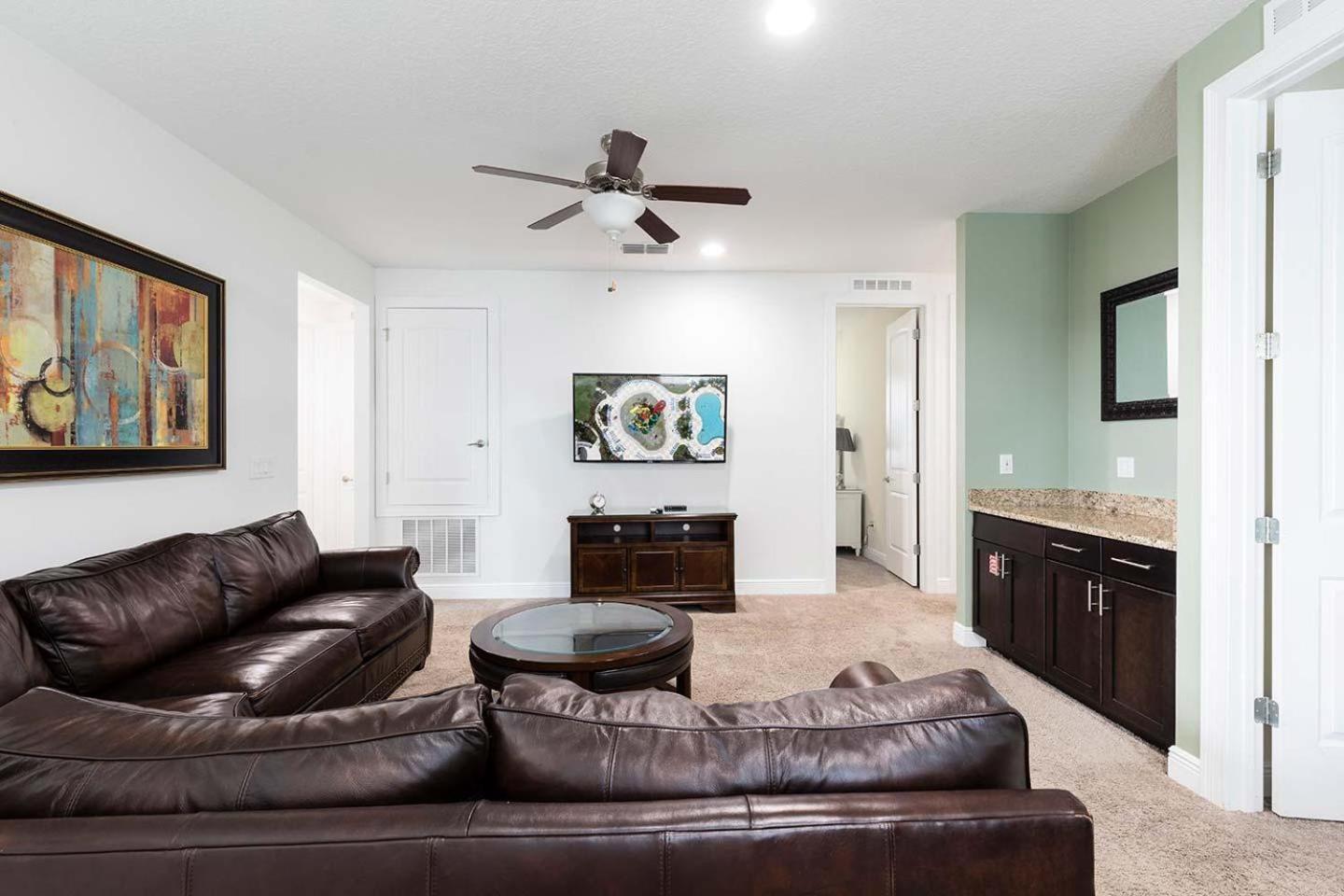 Holiday home Polished Sleek 9 Bdrm With Backyard Pool At Encore Orlando