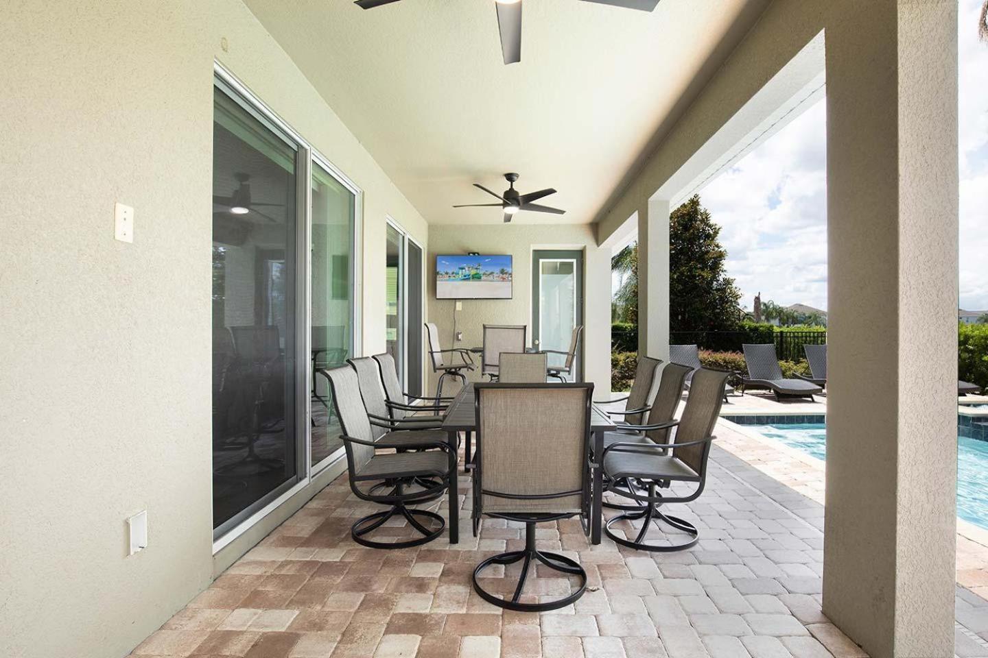 Polished Sleek 9 Bdrm With Backyard Pool At Encore Holiday home *