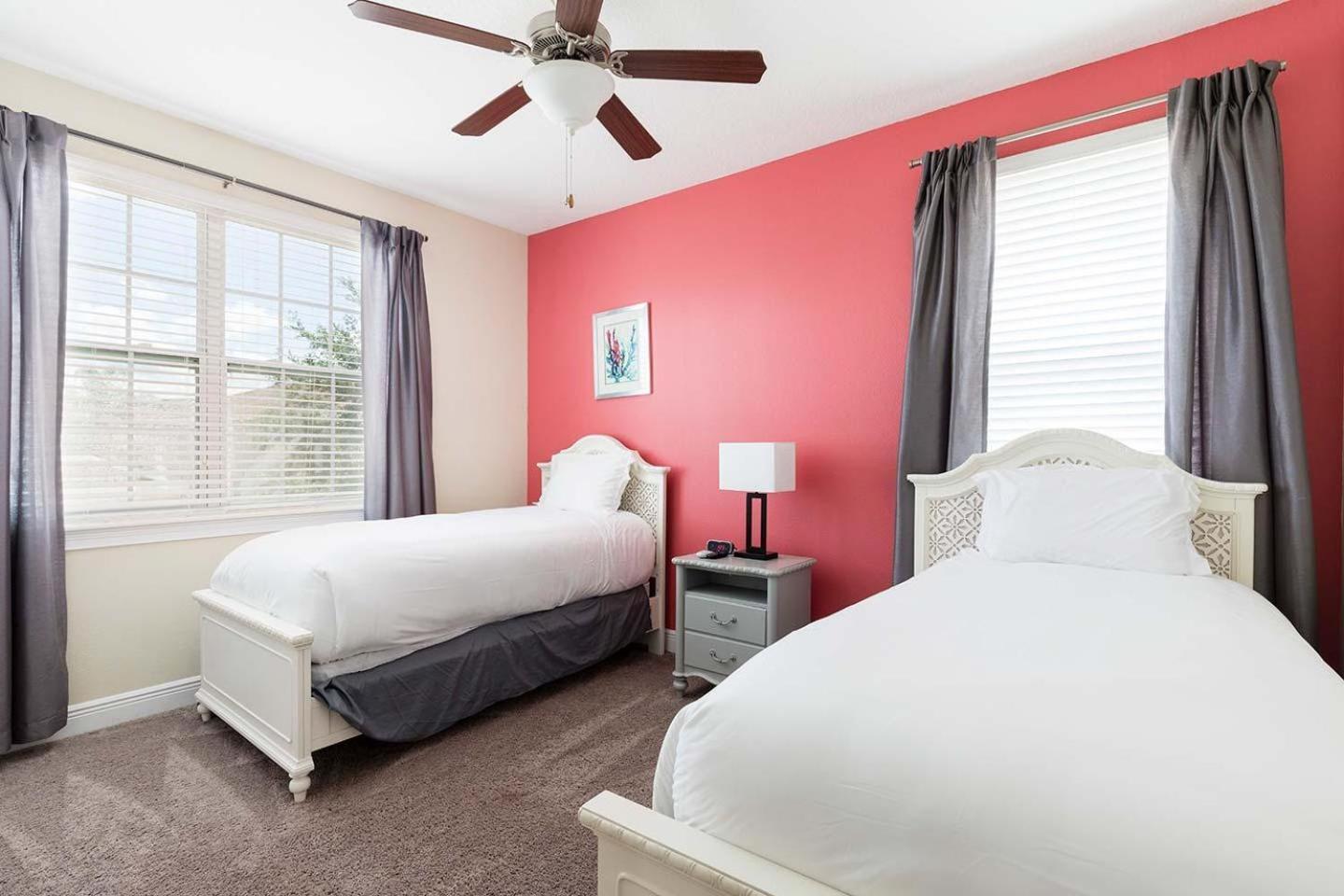 Polished Sleek 9 Bdrm With Backyard Pool At Encore Holiday home *
