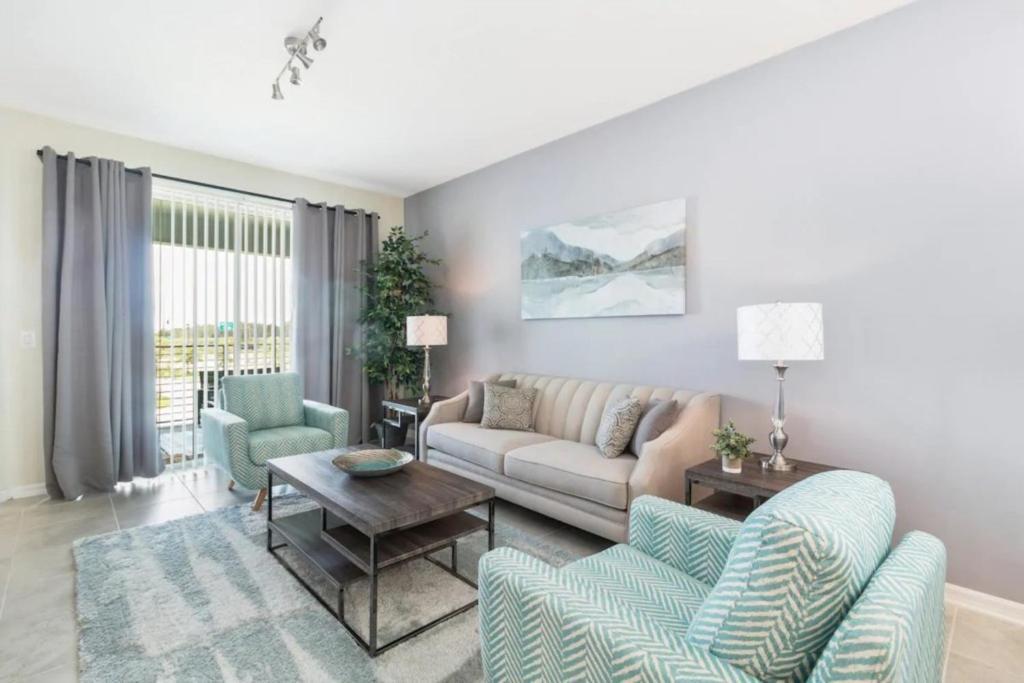 3 Bedrooms - 2 Bathrooms - Storey 4751-308 Ct Apartment Orlando