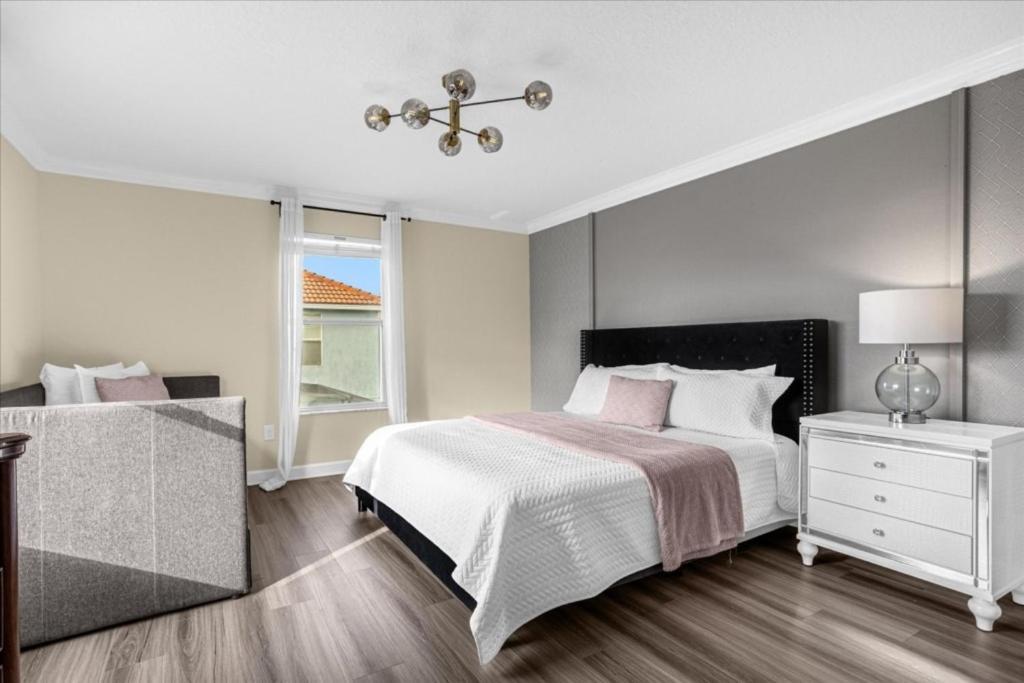 5 Bedrooms- 5 Bathrooms- Paradise Palms 2954 Bp