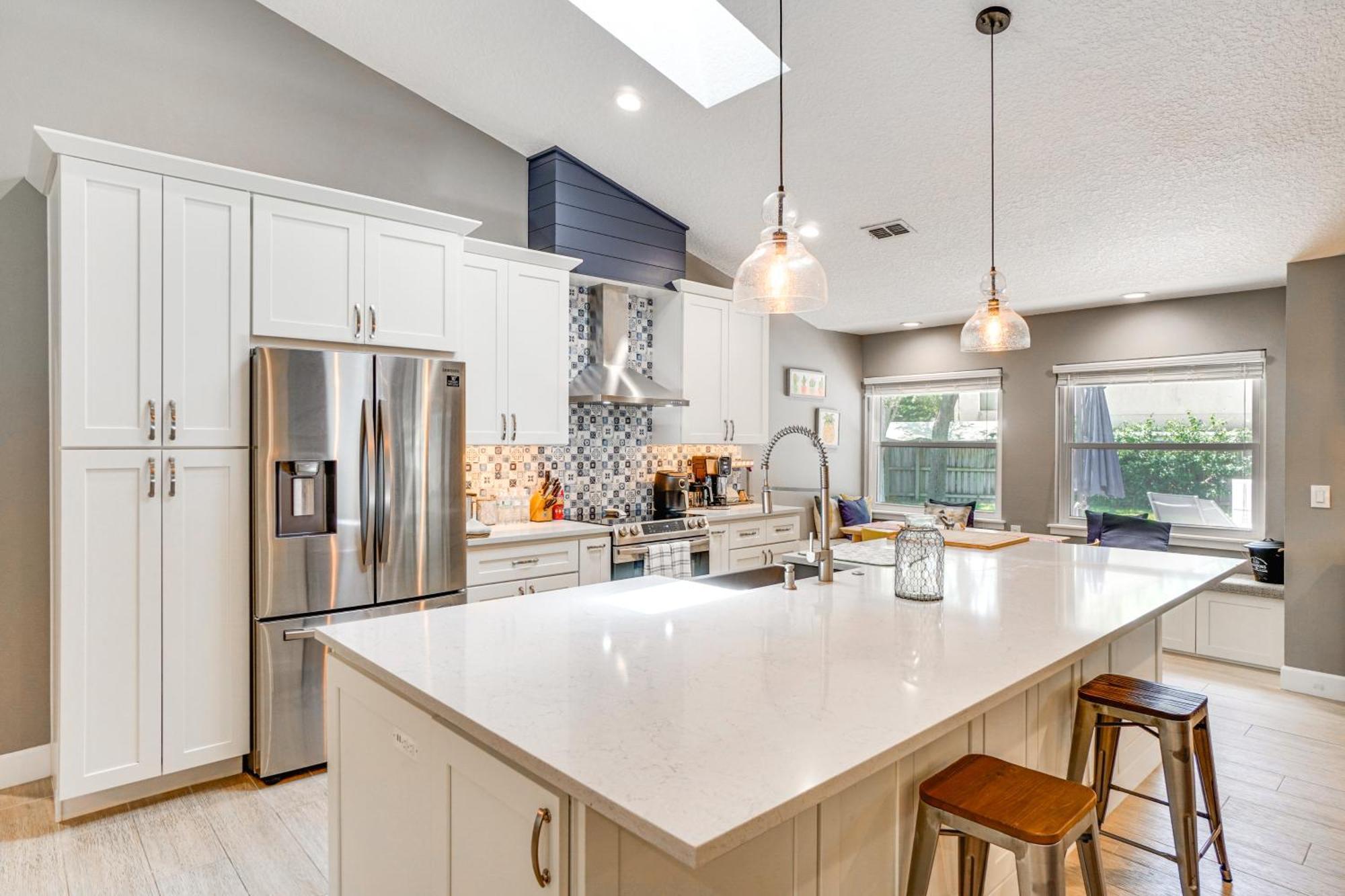 Luxe With Grill And Fenced Yard! Holiday home