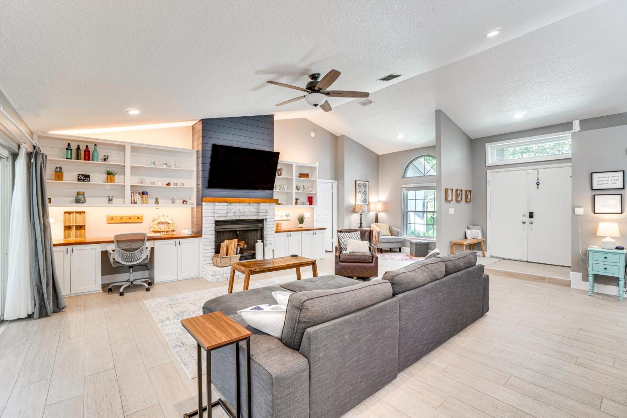 Luxe With Grill And Fenced Yard! Holiday home *