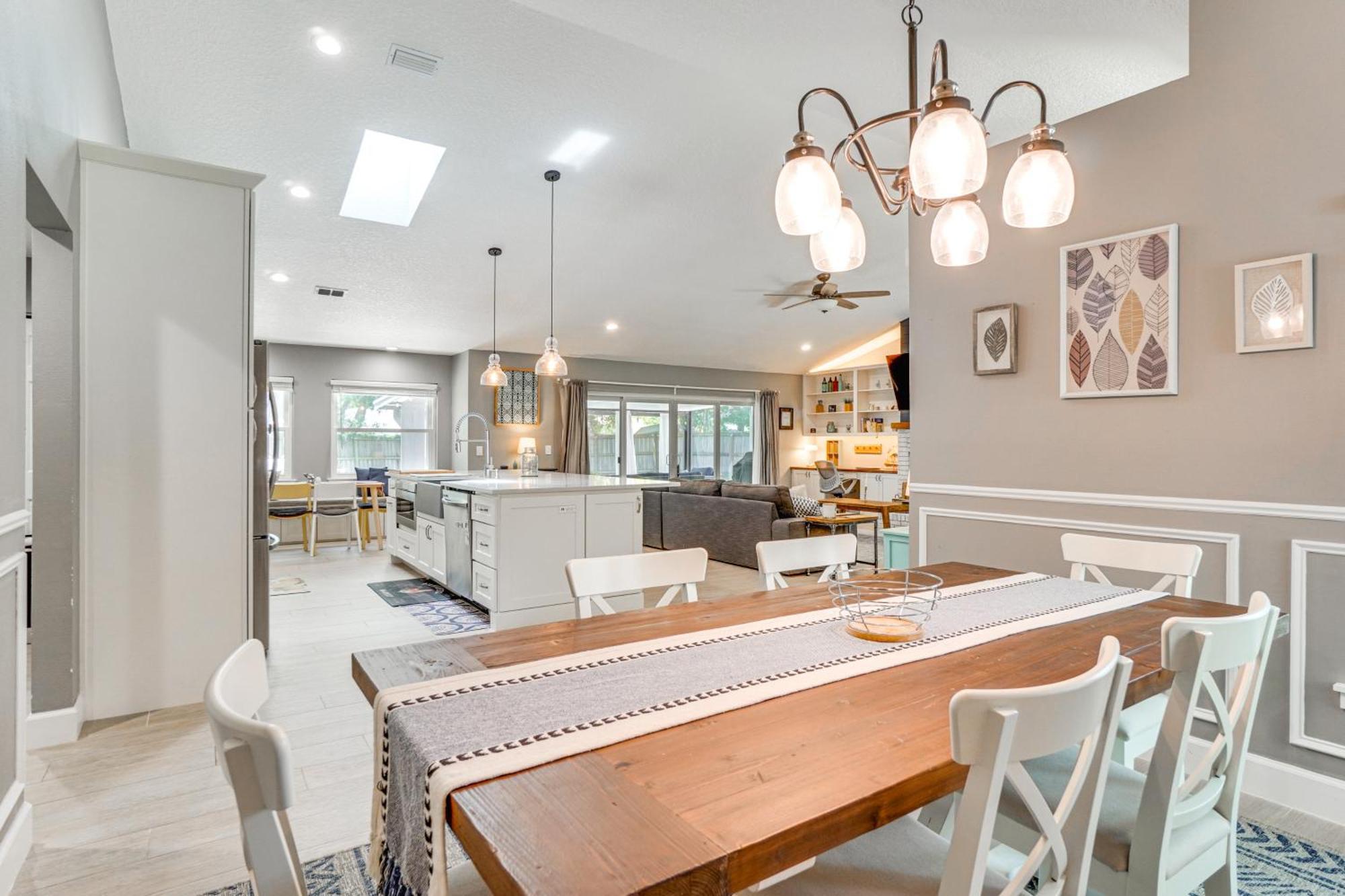 Luxe With Grill And Fenced Yard! Holiday home *