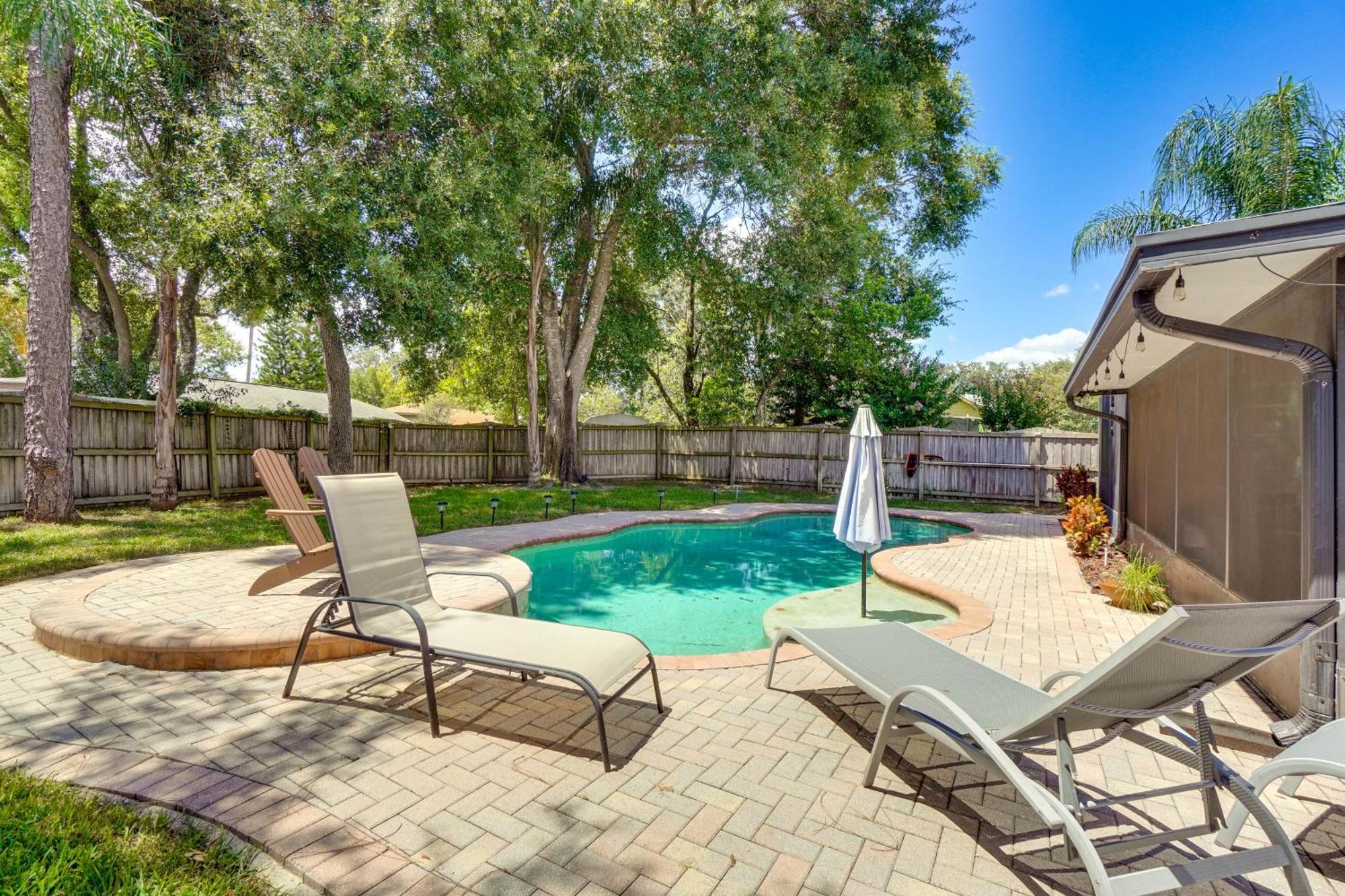 Luxe With Grill And Fenced Yard!