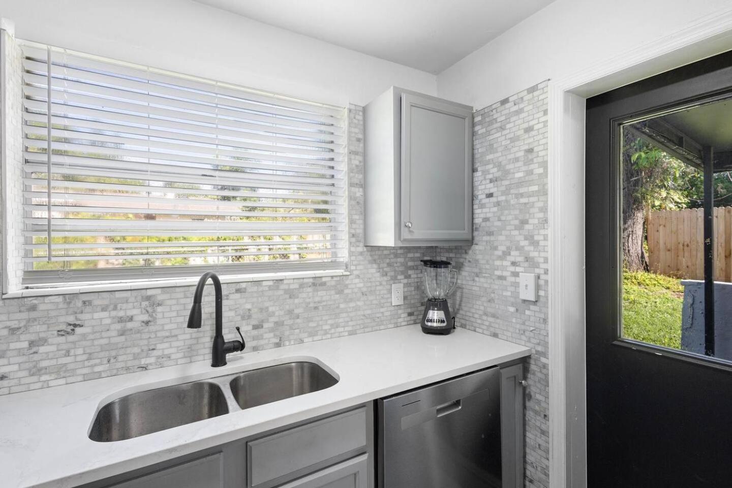 Cozy 2br By Patio, 6 Beds, Pet Ready! Holiday home Orlando