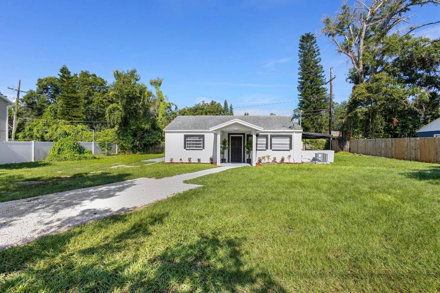 Cozy 2br By Patio, 6 Beds, Pet Ready! Holiday home *