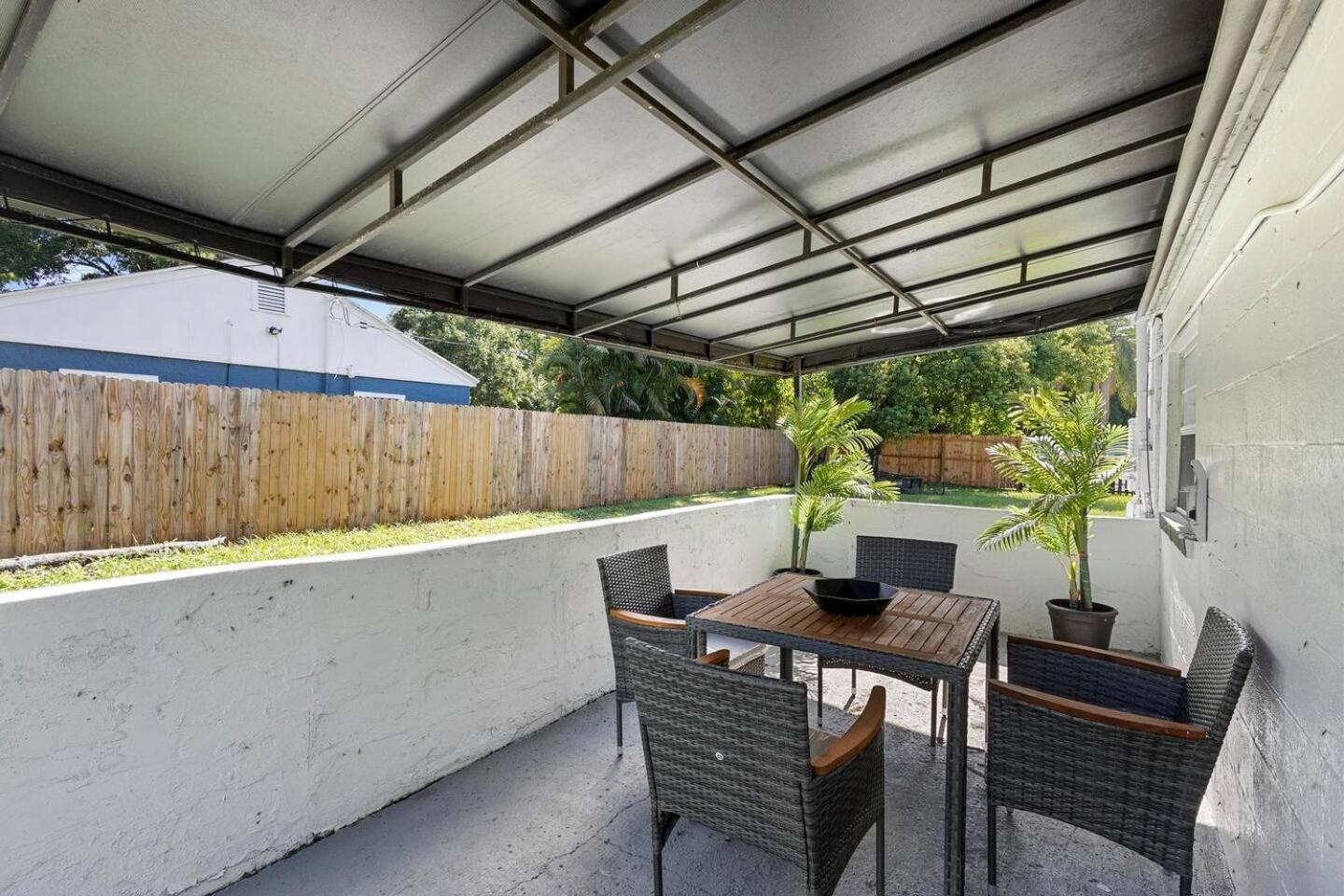 Cozy 2br By Patio, 6 Beds, Pet Ready! Holiday home Orlando