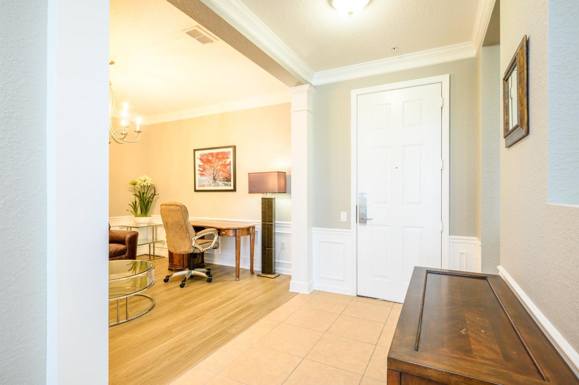 Apartment 3 Bedroom Premium Lakeview Condo-1012 *
