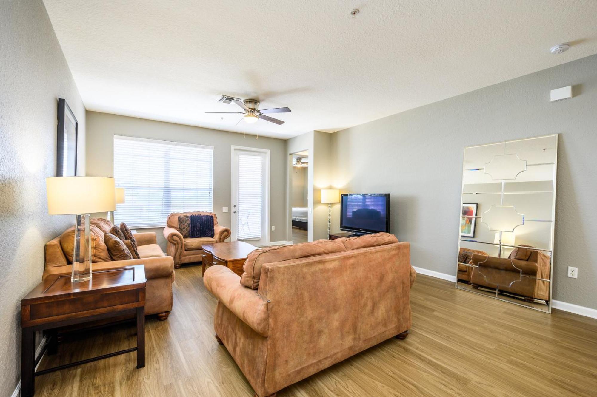 3 Bedroom Premium Lakeview Condo-1012 Orlando