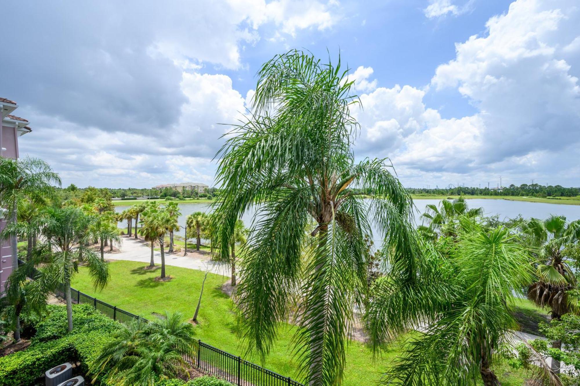 Apartment 3 Bedroom Premium Lakeview Condo-1012