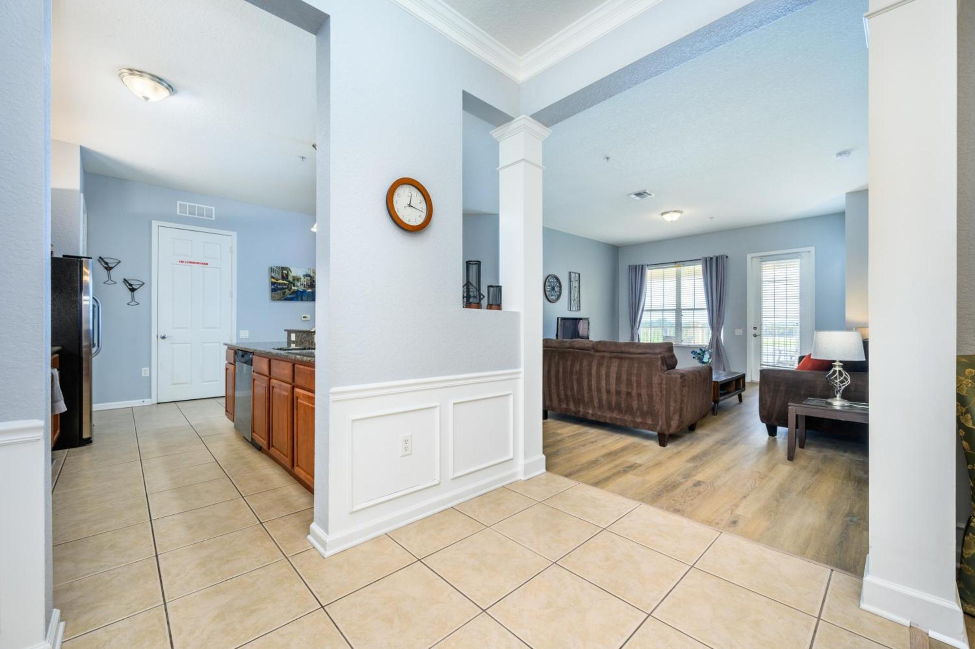 Apartment 3 Bedroom Premium Lakeview Condo-1012 *