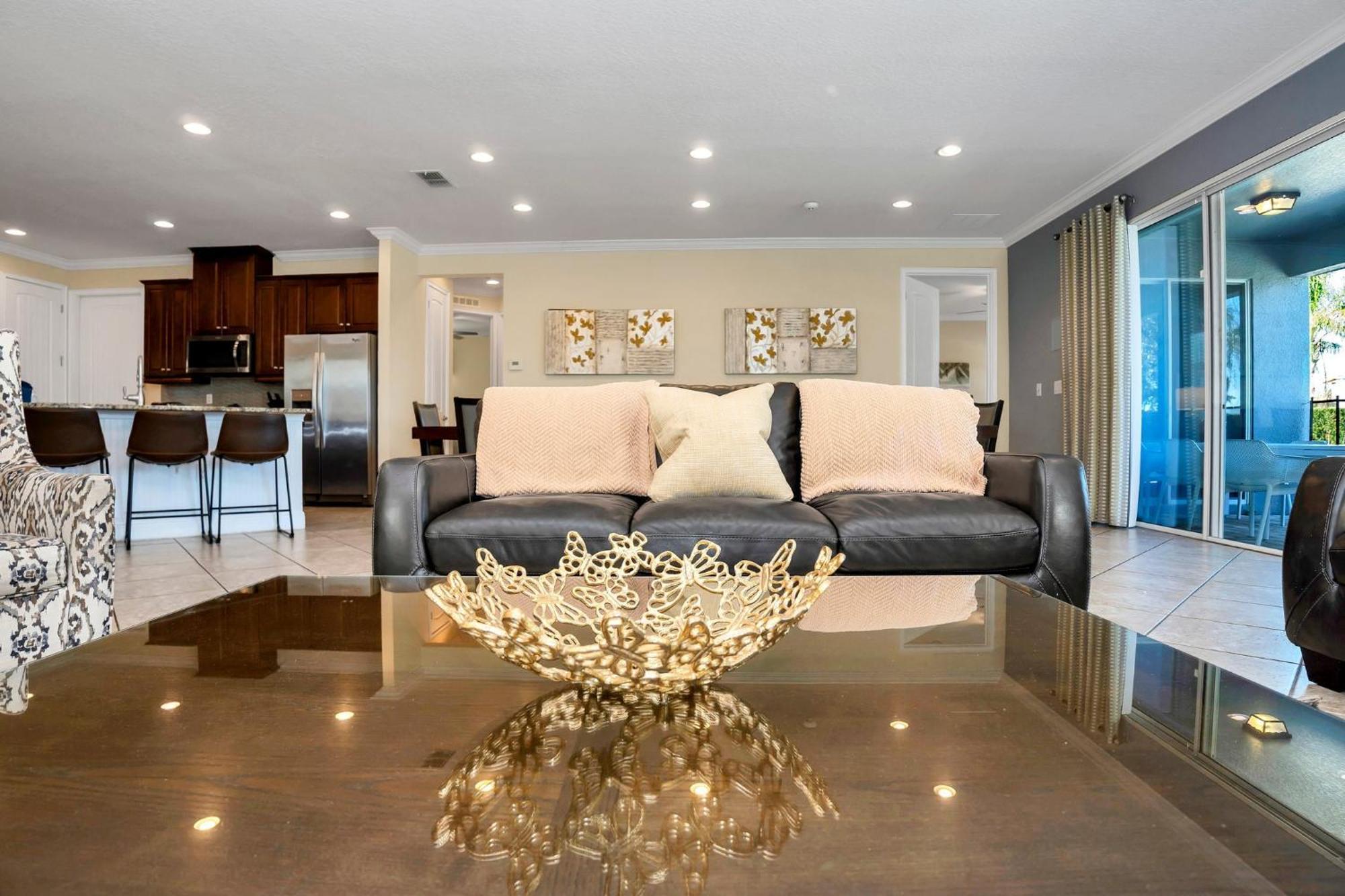 - Encore 1555 Villa Orlando