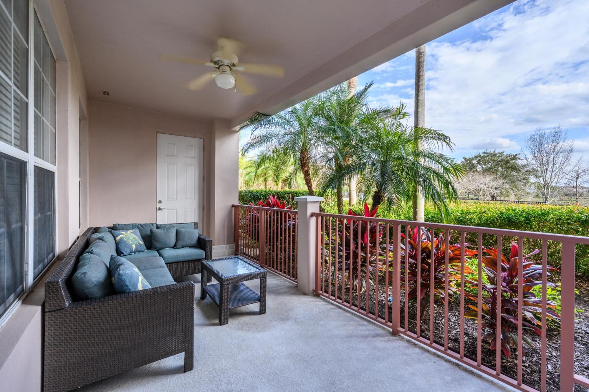 Apartment Luxury Lakeview Penthouse, Vista Cay 1027