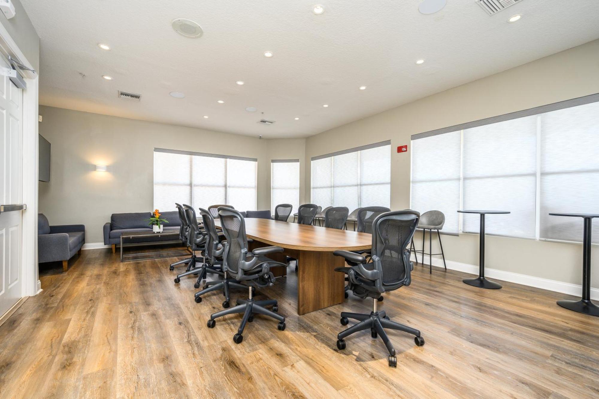 Luxury Lakeview Penthouse, Vista Cay 1027 Apartment