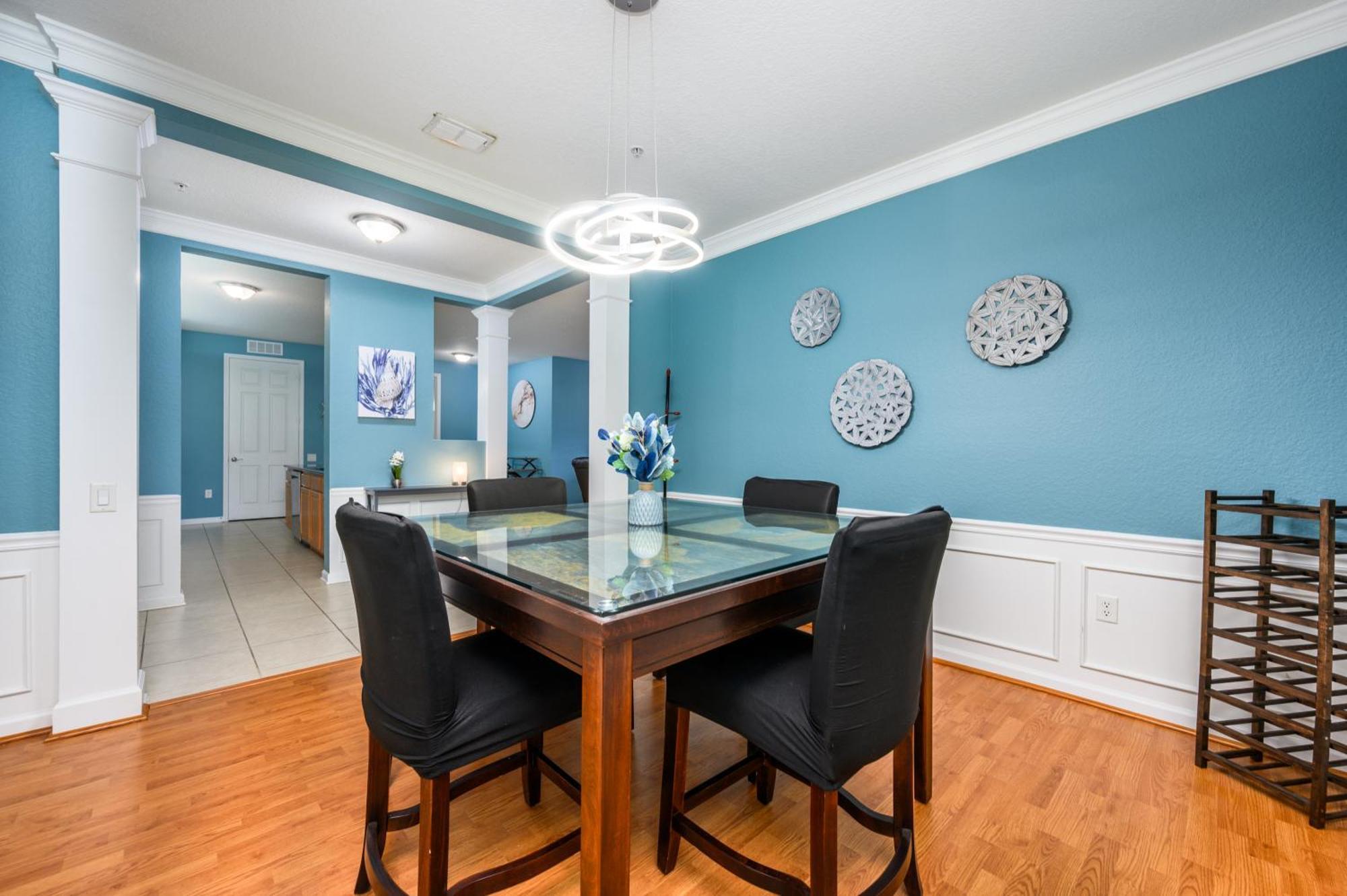 Luxury Lakeview Penthouse, Vista Cay 1027