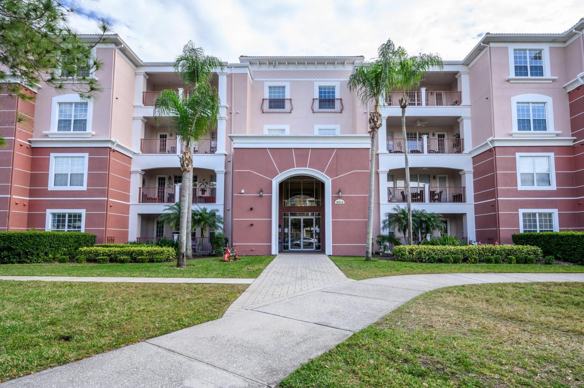 Apartment Luxury Lakeview Penthouse, Vista Cay 1027 *
