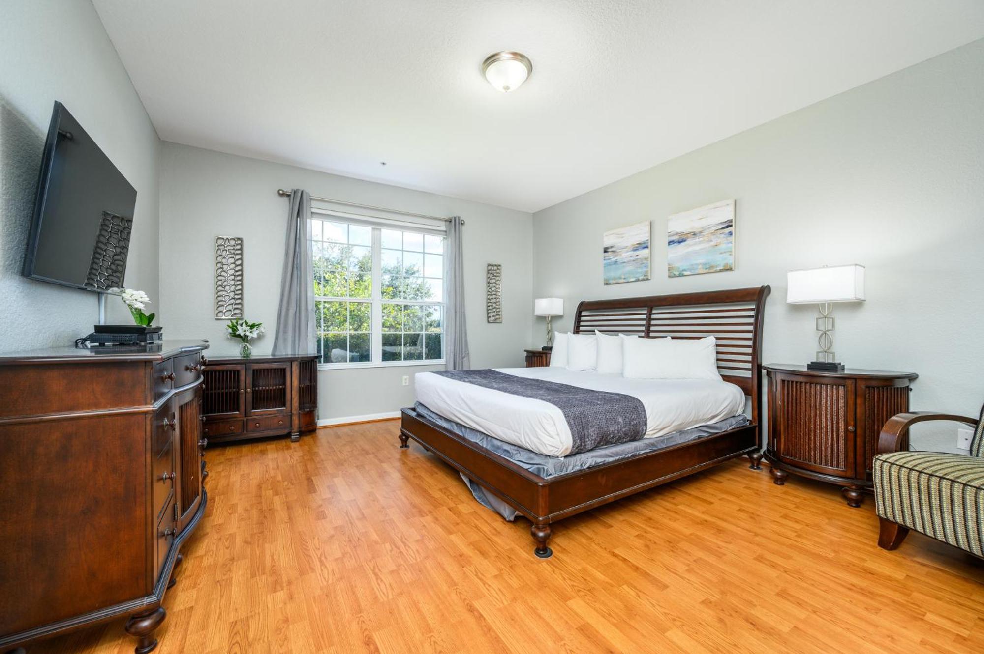 Luxury Lakeview Penthouse, Vista Cay 1027 * Orlando