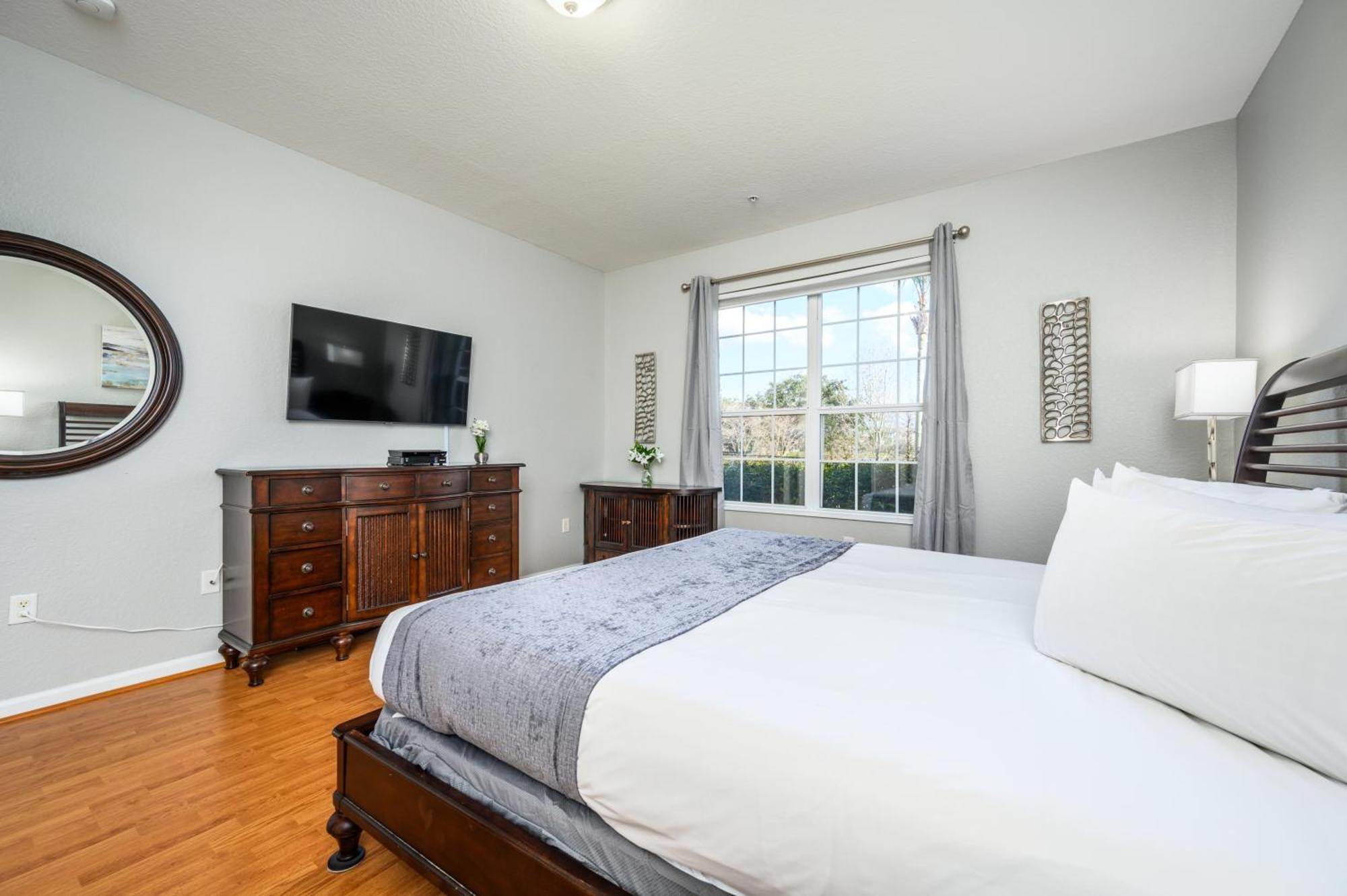Apartment Luxury Lakeview Penthouse, Vista Cay 1027 *