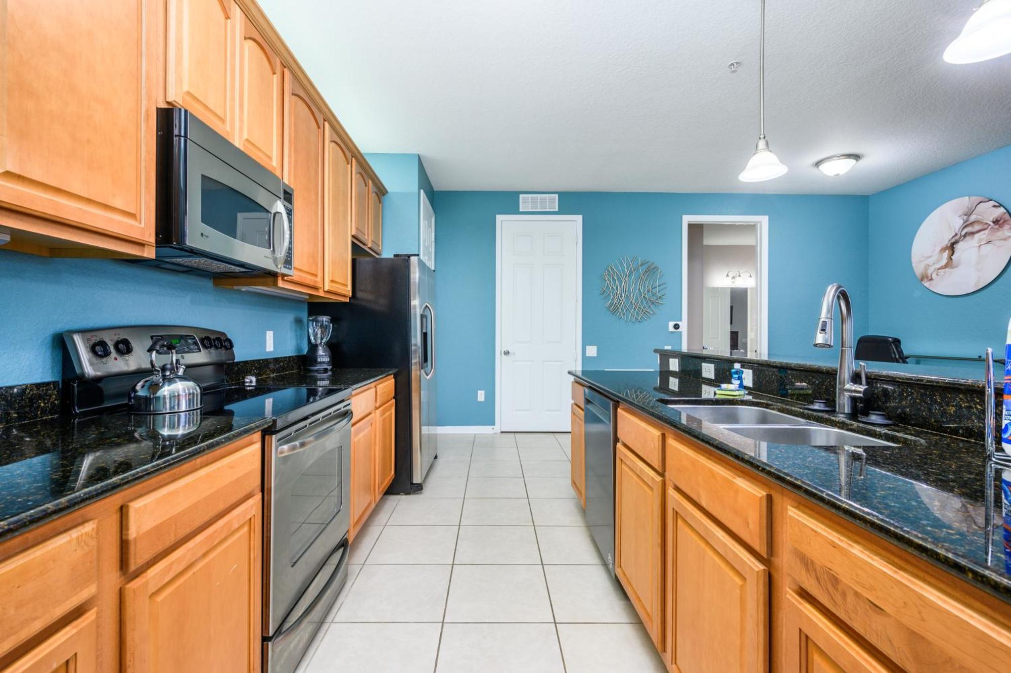 Luxury Lakeview Penthouse, Vista Cay 1027 *