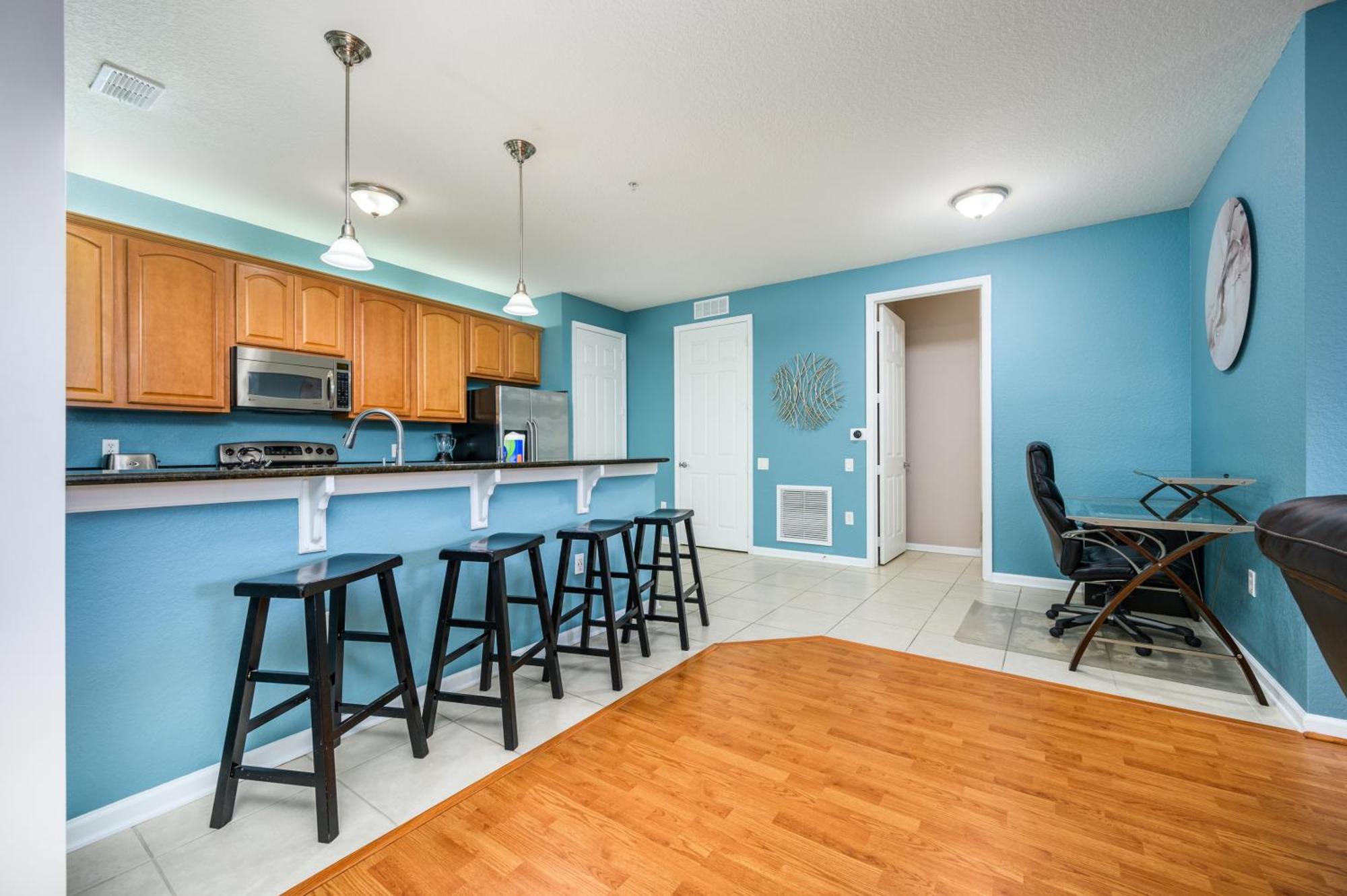 Luxury Lakeview Penthouse, Vista Cay 1027 Orlando