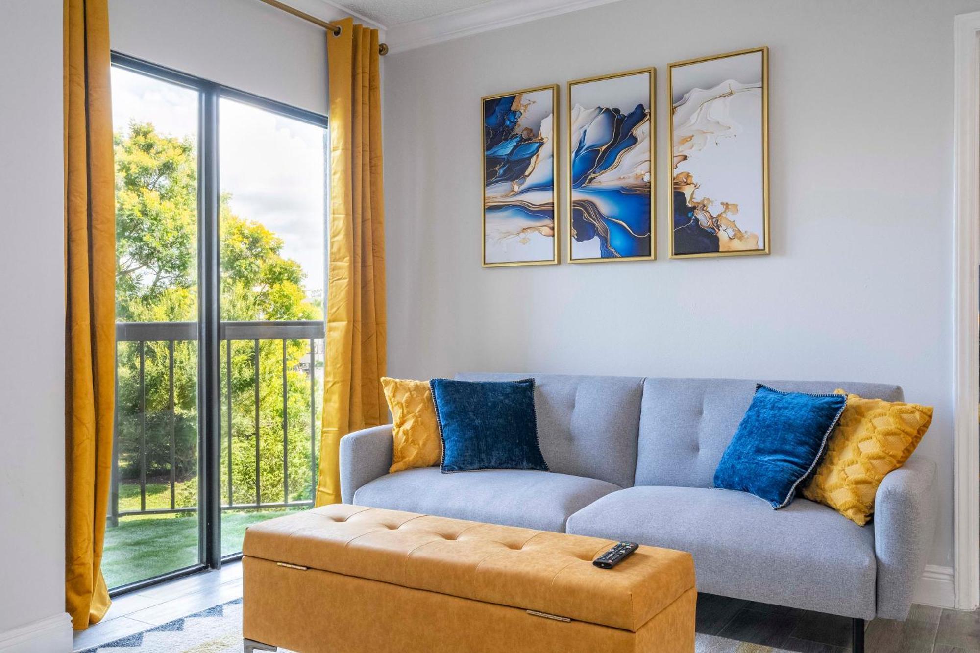 Apartment Cozy 2 Bedrooms 1 Mile Universal