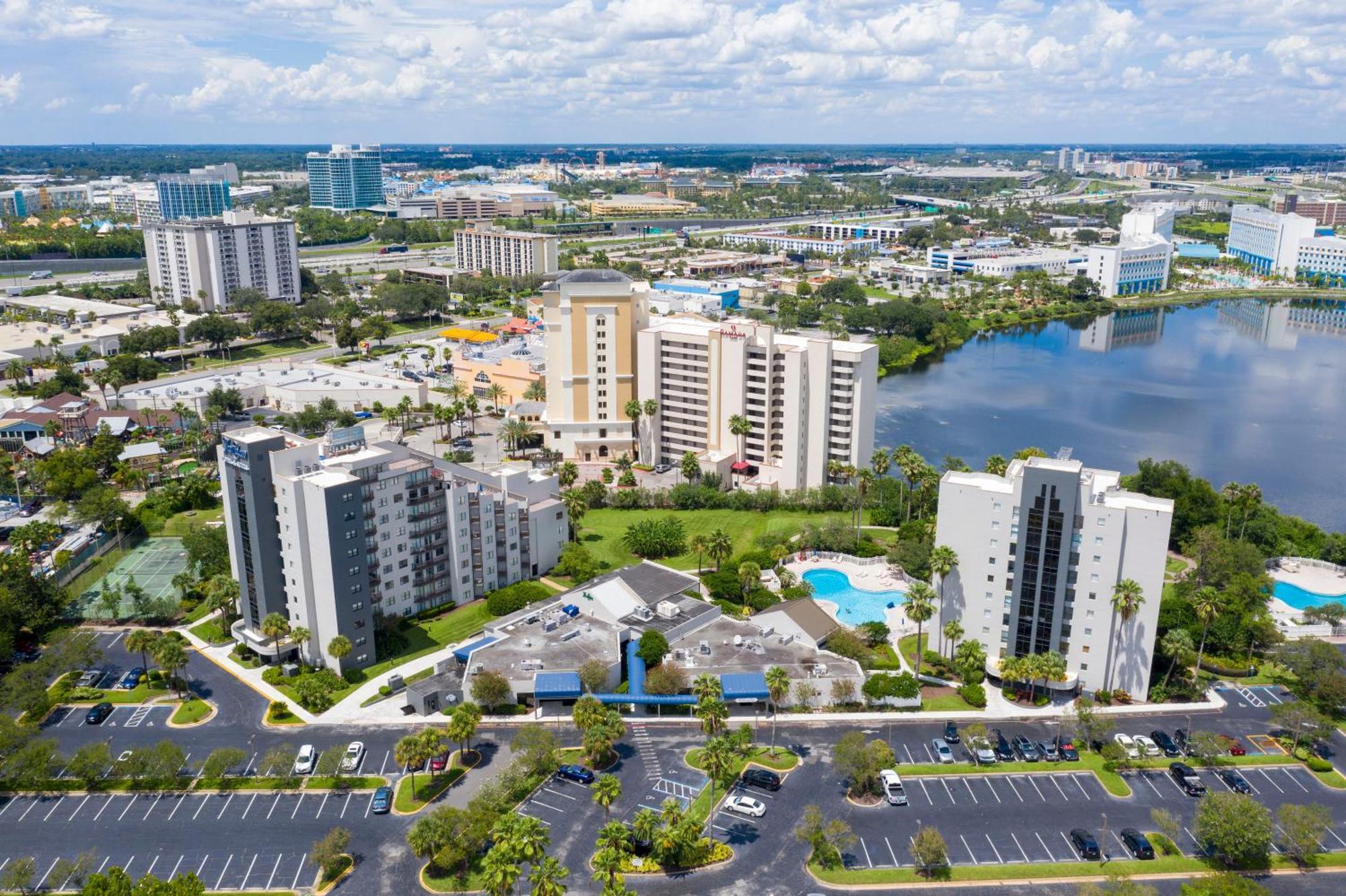 Cozy 2 Bedrooms 1 Mile Universal Apartment *