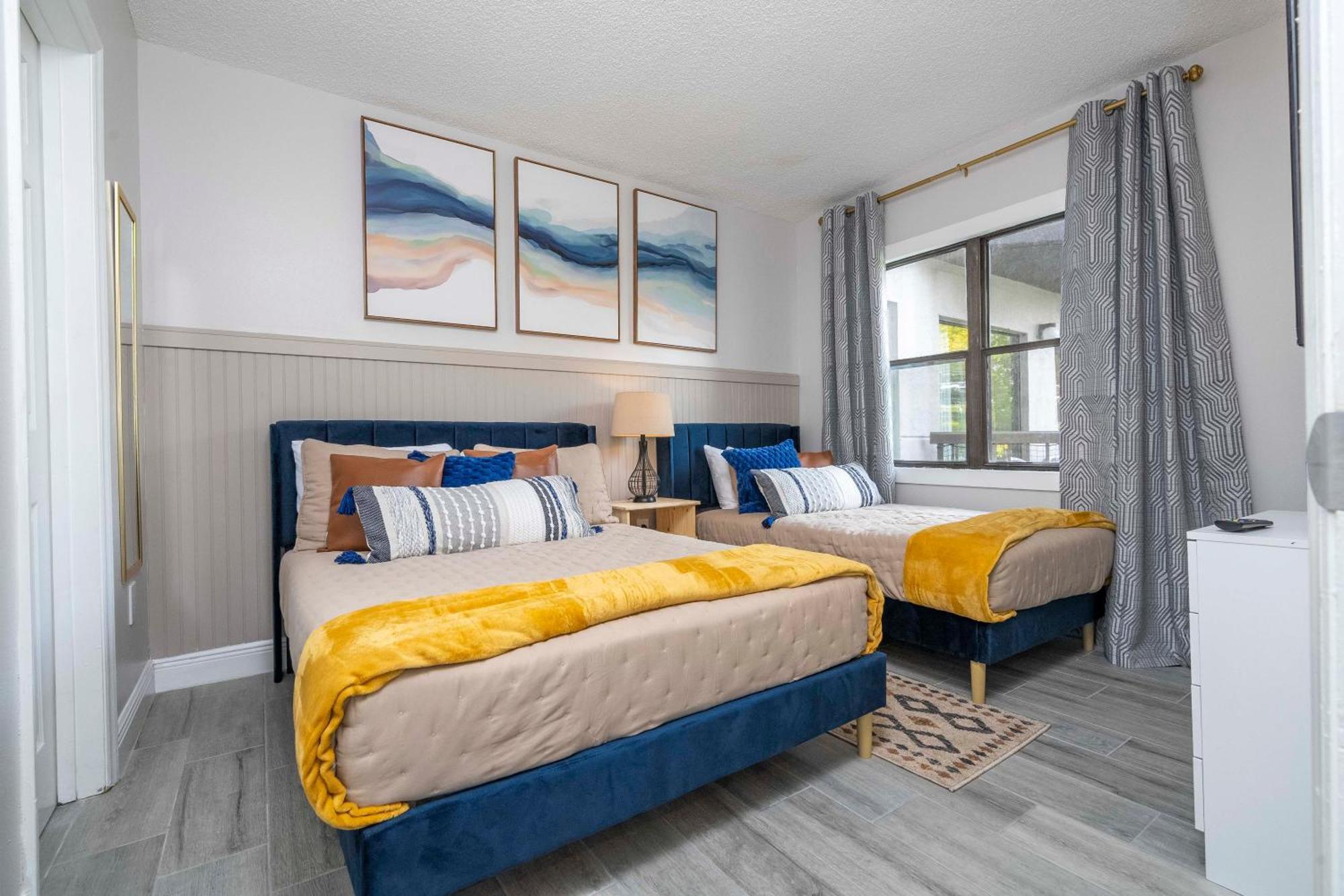 Cozy 2 Bedrooms 1 Mile Universal *