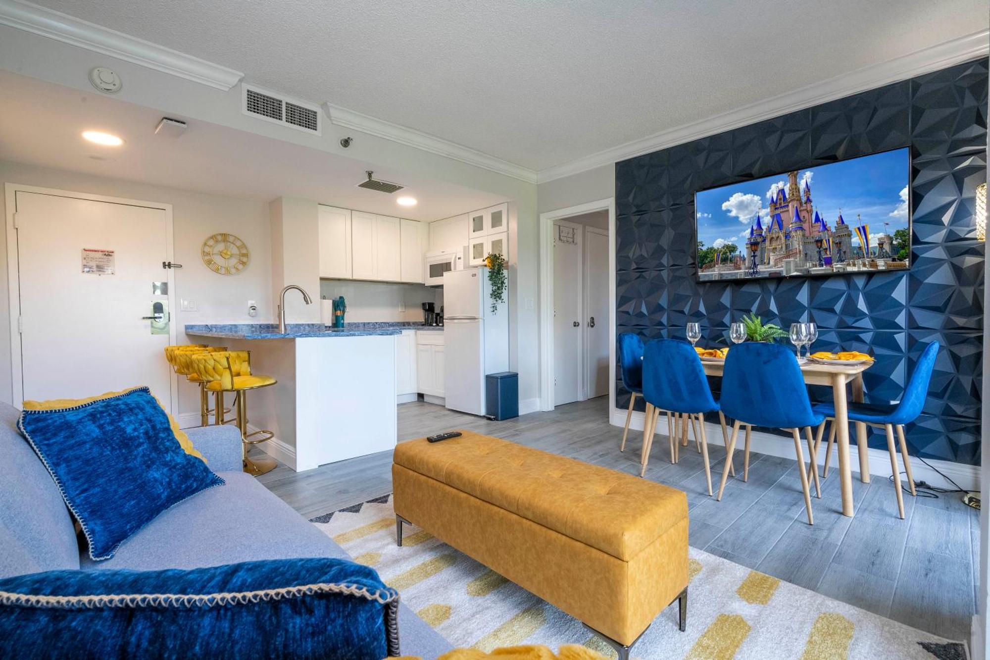 Cozy 2 Bedrooms 1 Mile Universal Apartment