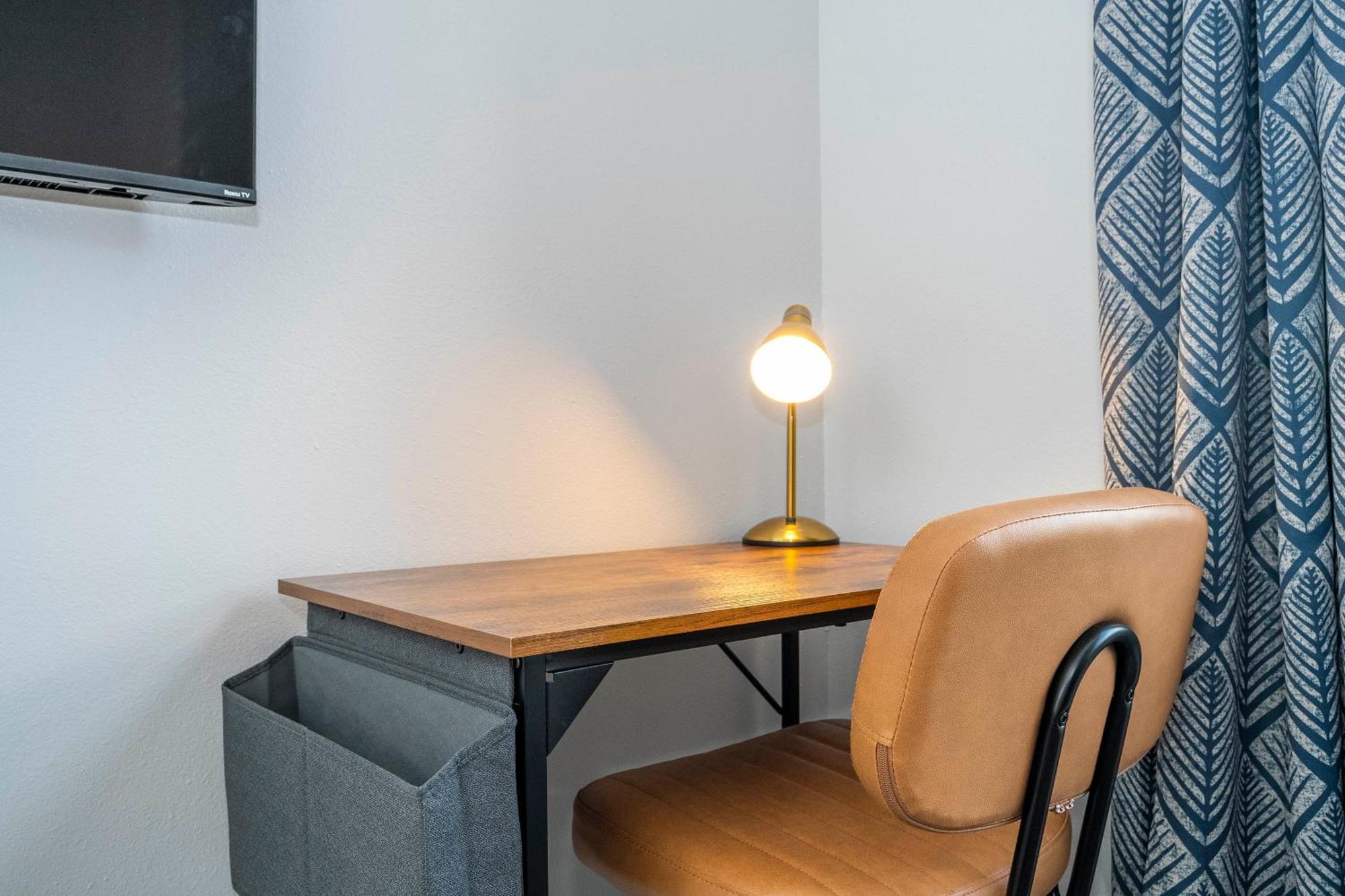Cozy 2 Bedrooms 1 Mile Universal Apartment