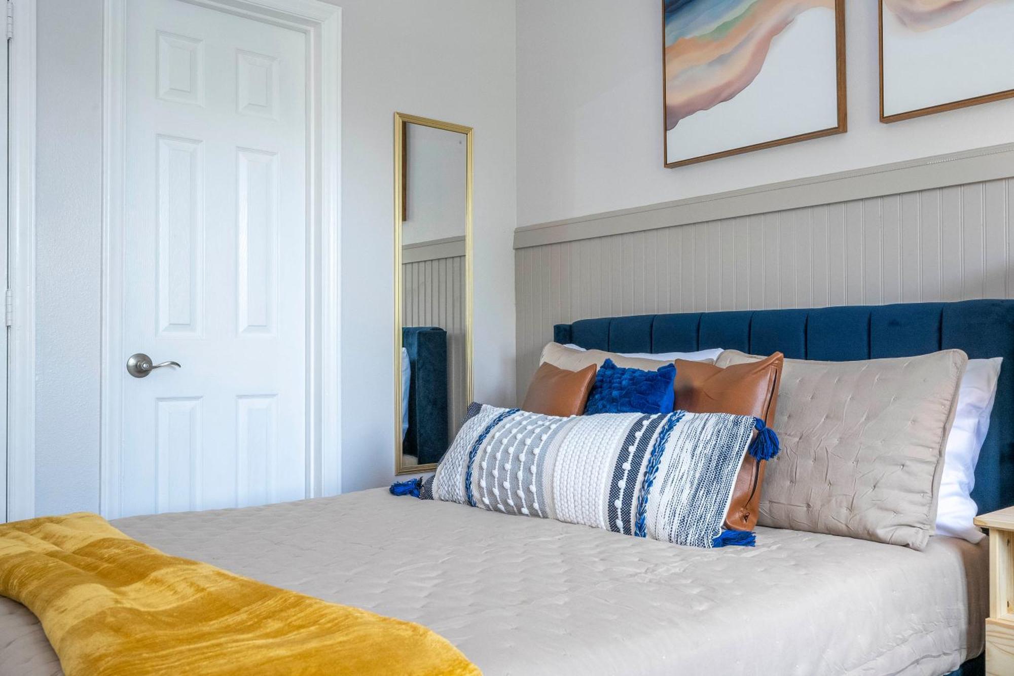 Apartment Cozy 2 Bedrooms 1 Mile Universal