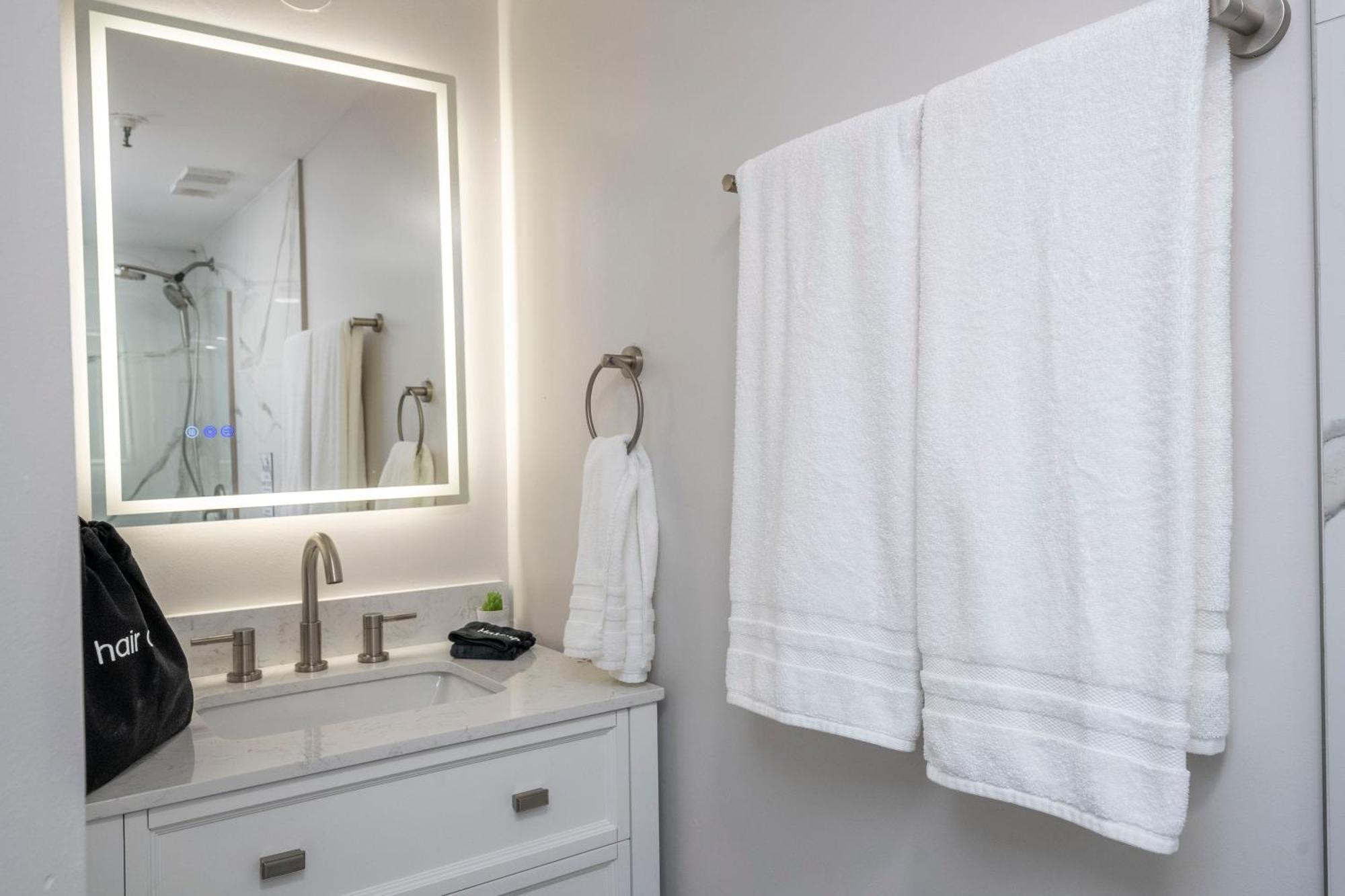 Cozy 2 Bedrooms 1 Mile Universal *