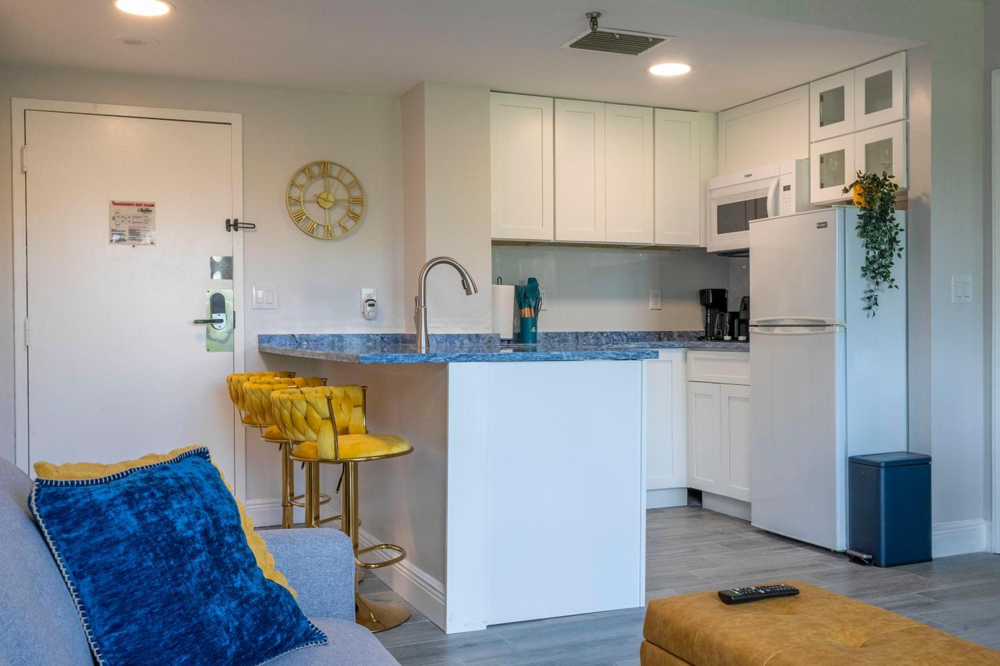 Cozy 2 Bedrooms 1 Mile Universal Apartment Orlando