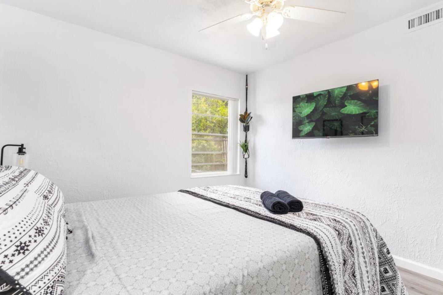 Holiday home Casa Azul Haven 4 Beds, Fast Wi-Fi & Pets Ok! *