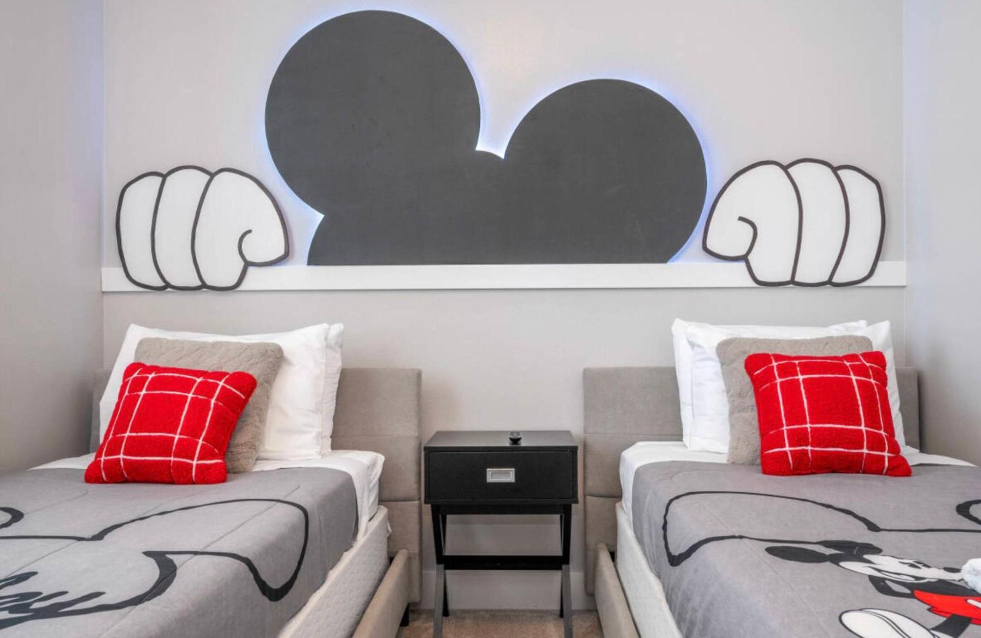 Amazing 4 Bedrooms Next To Disneyprivate Pool *