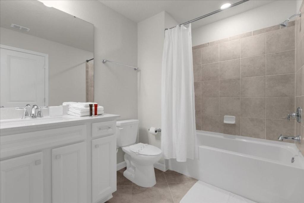 5 Bedrooms- 4 Bathrooms- Windsor Cay 1265 Er