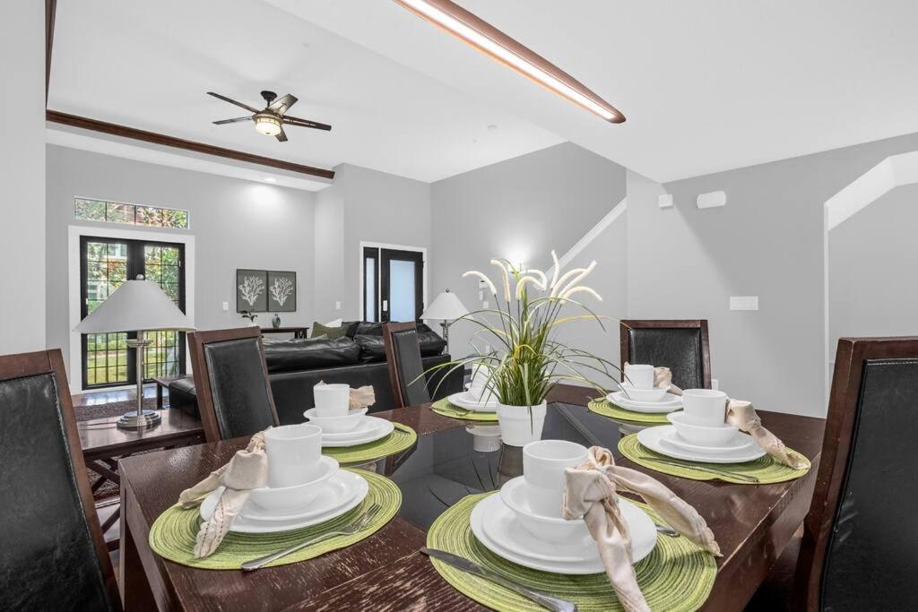 Enchanted 4br Family Style Townhome In Area * Orlando