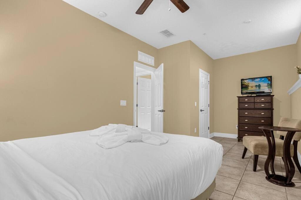 Enchanted 4br Family Style Townhome In Area *
