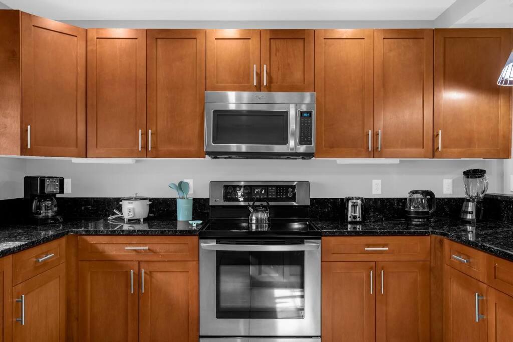 Enchanted 4br Family Style Townhome In Area Holiday home